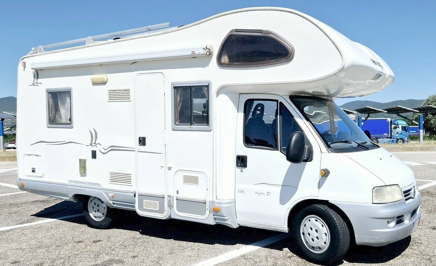 Front view from 3/4 Fiat - Yescapa