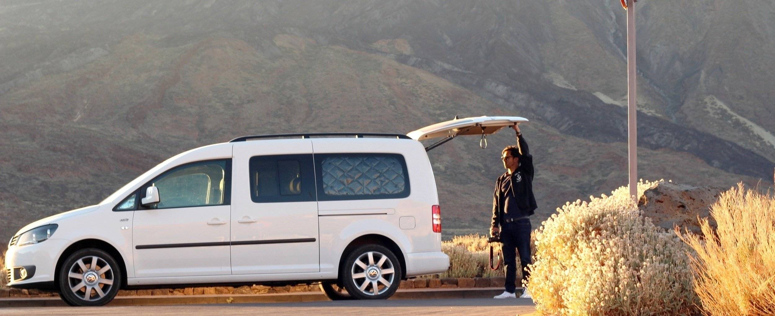 Front view from 3/4 Volkswagen Caddy - Yescapa