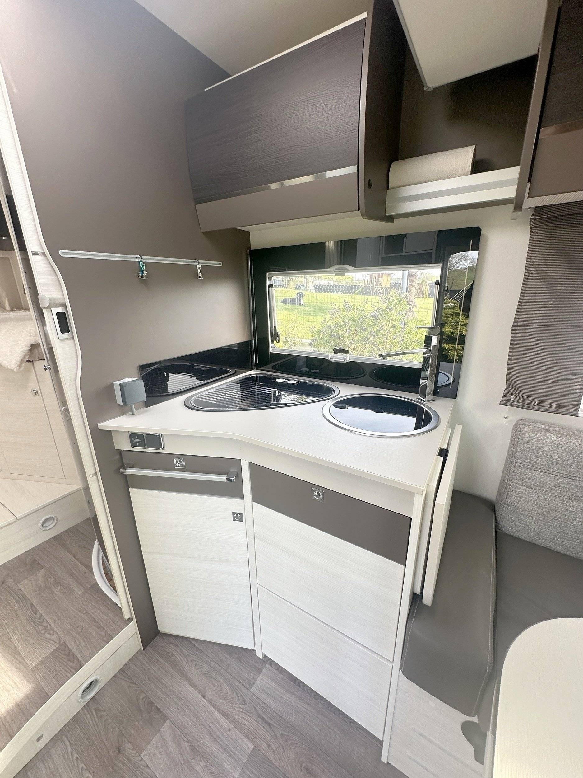 Challenger ford transit