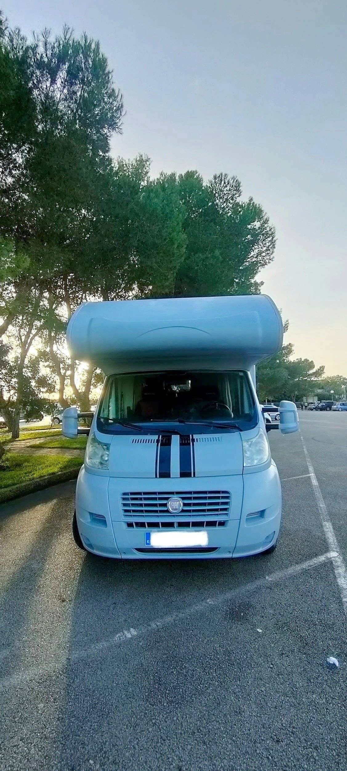 Front view from 3/4 Fiat Ducato 3,3t MH2, 2,3l multijet 130ch - Yescapa