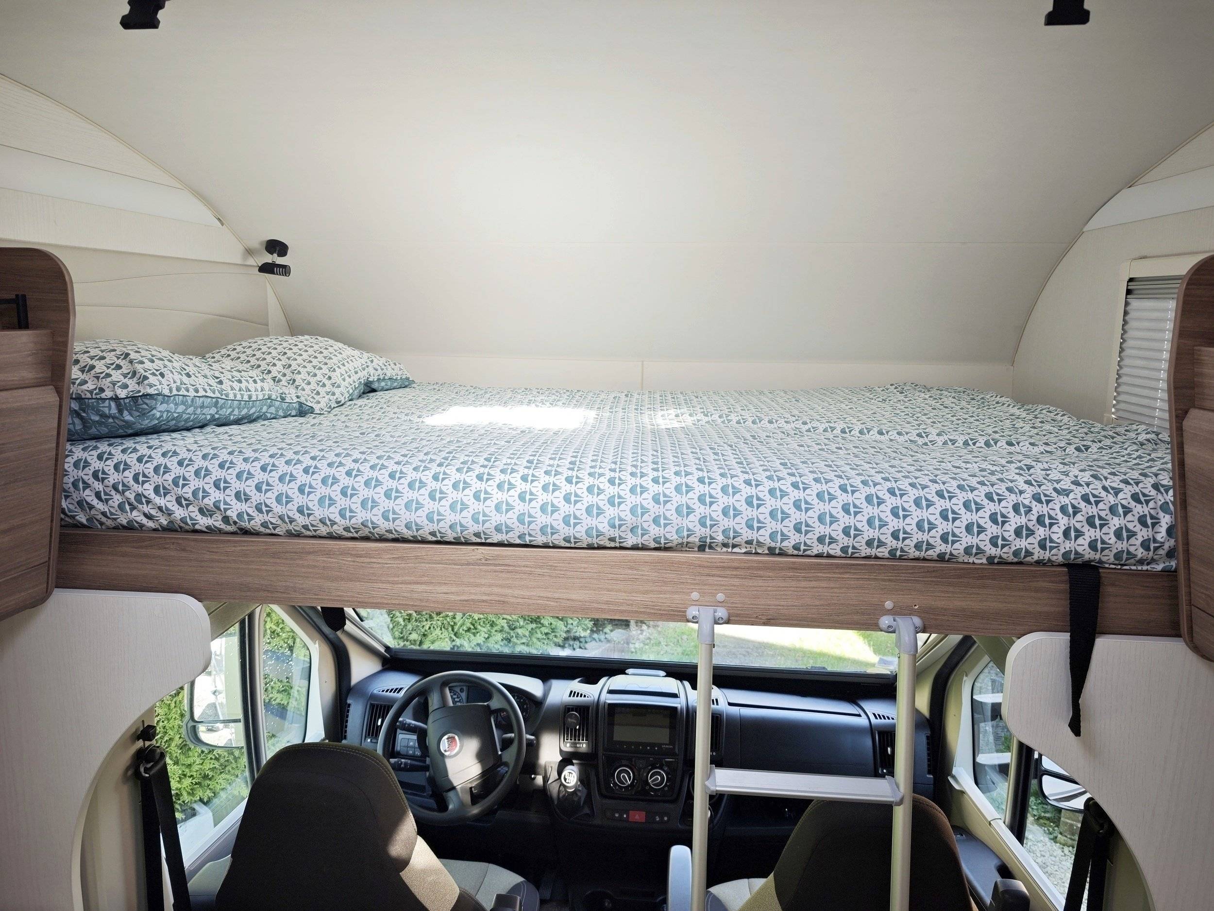 Dining Area Fiat 2.3 140CV - Yescapa