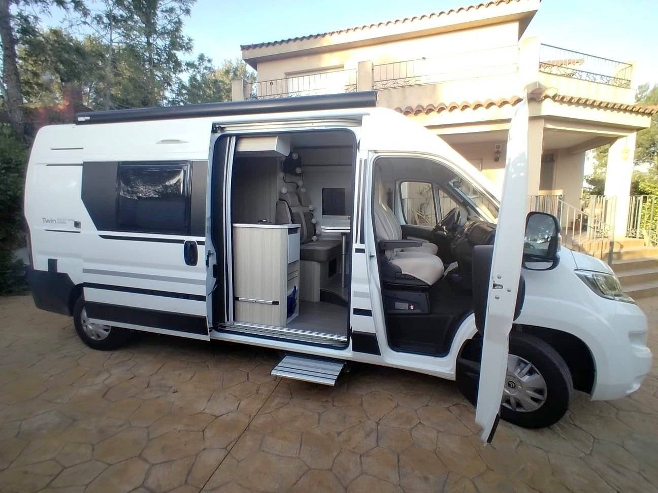 Adria Twin Axess 600 Spt family