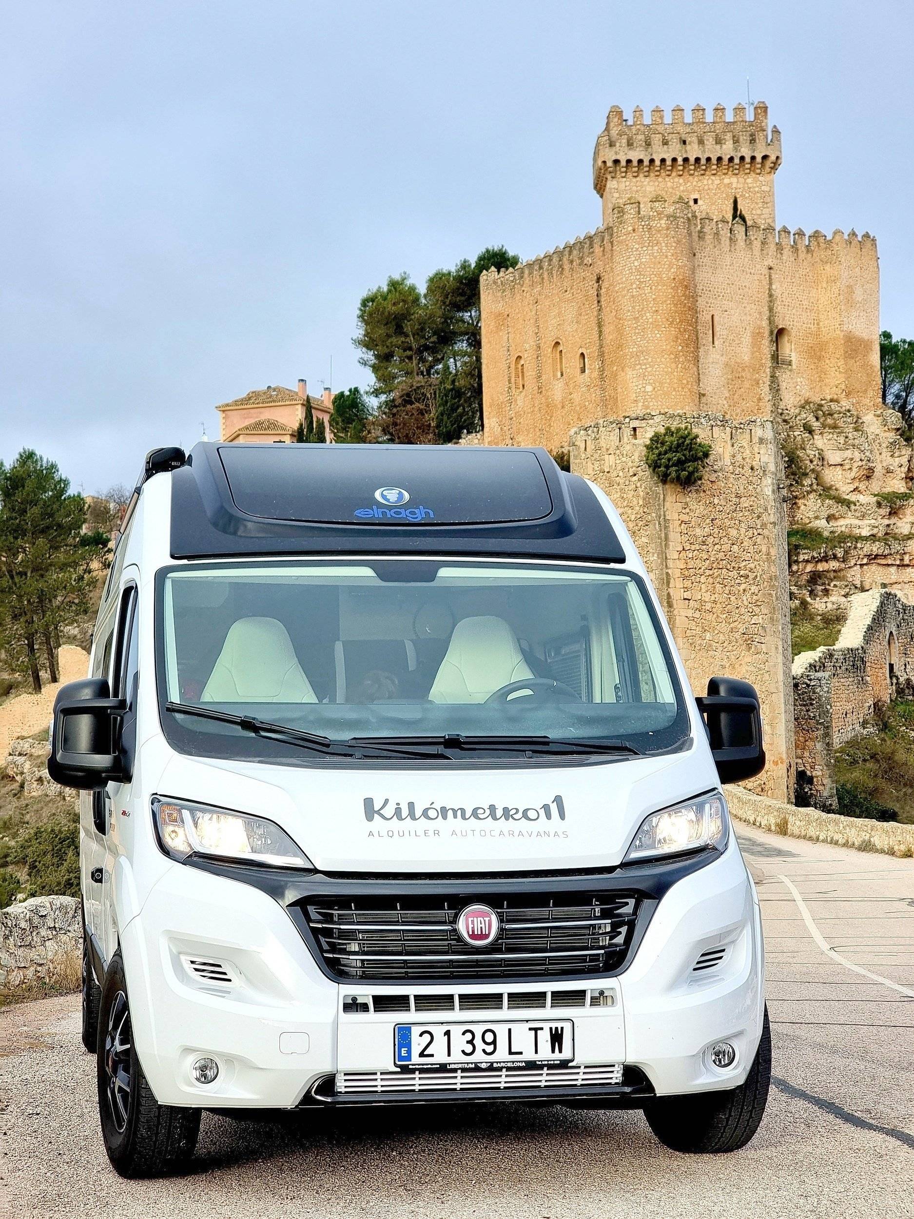 Front view from 3/4 Fiat E VAN 5 PREMIUM - Yescapa