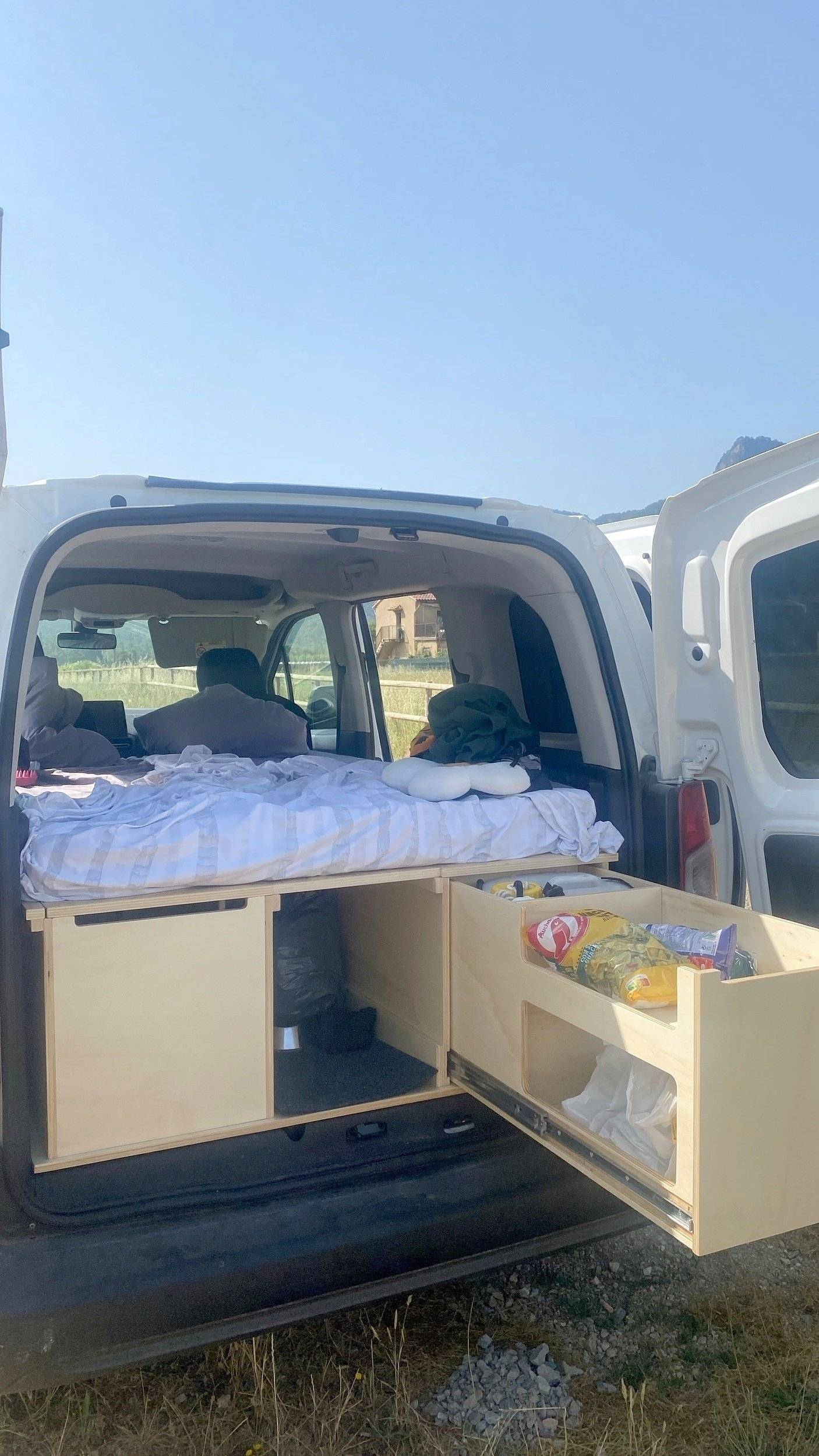 Vista de 3/4 Citroën Berlingo - Yescapa