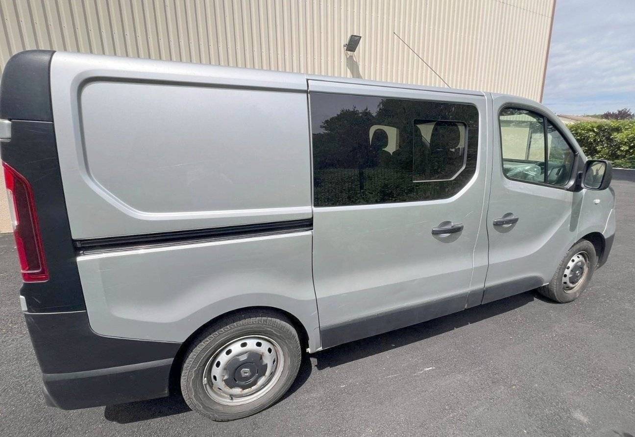 Dining Area Renault Trafic 1,6l 120 ch - Yescapa