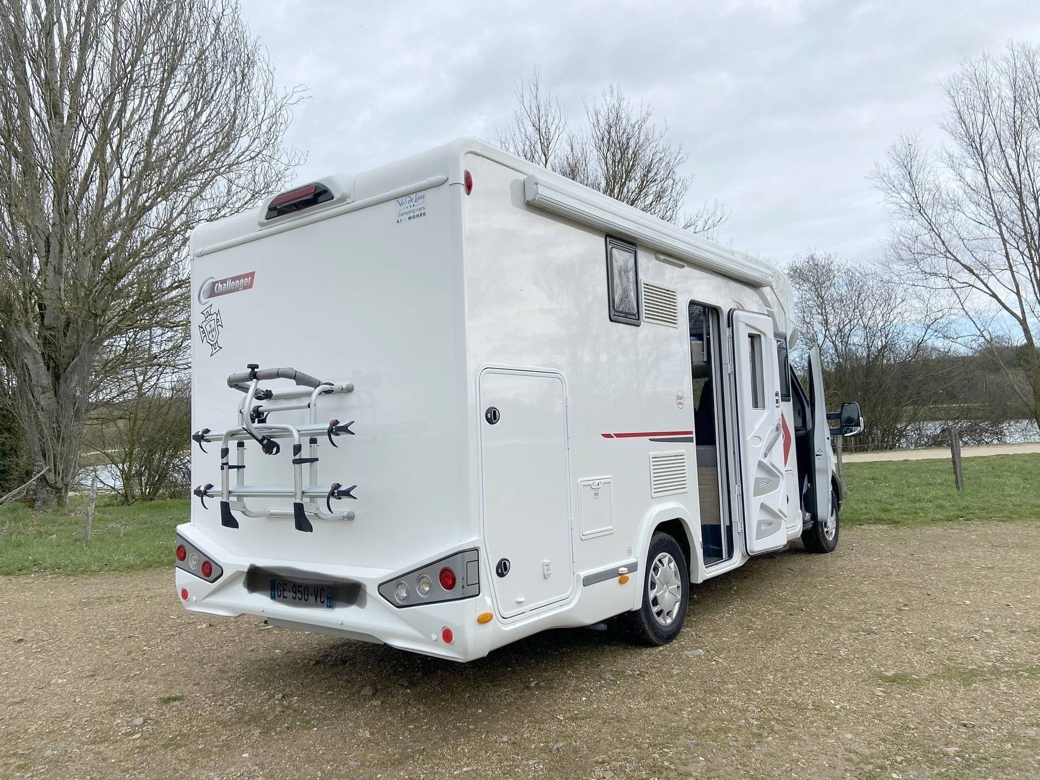 Challenger FORD TRANSIT