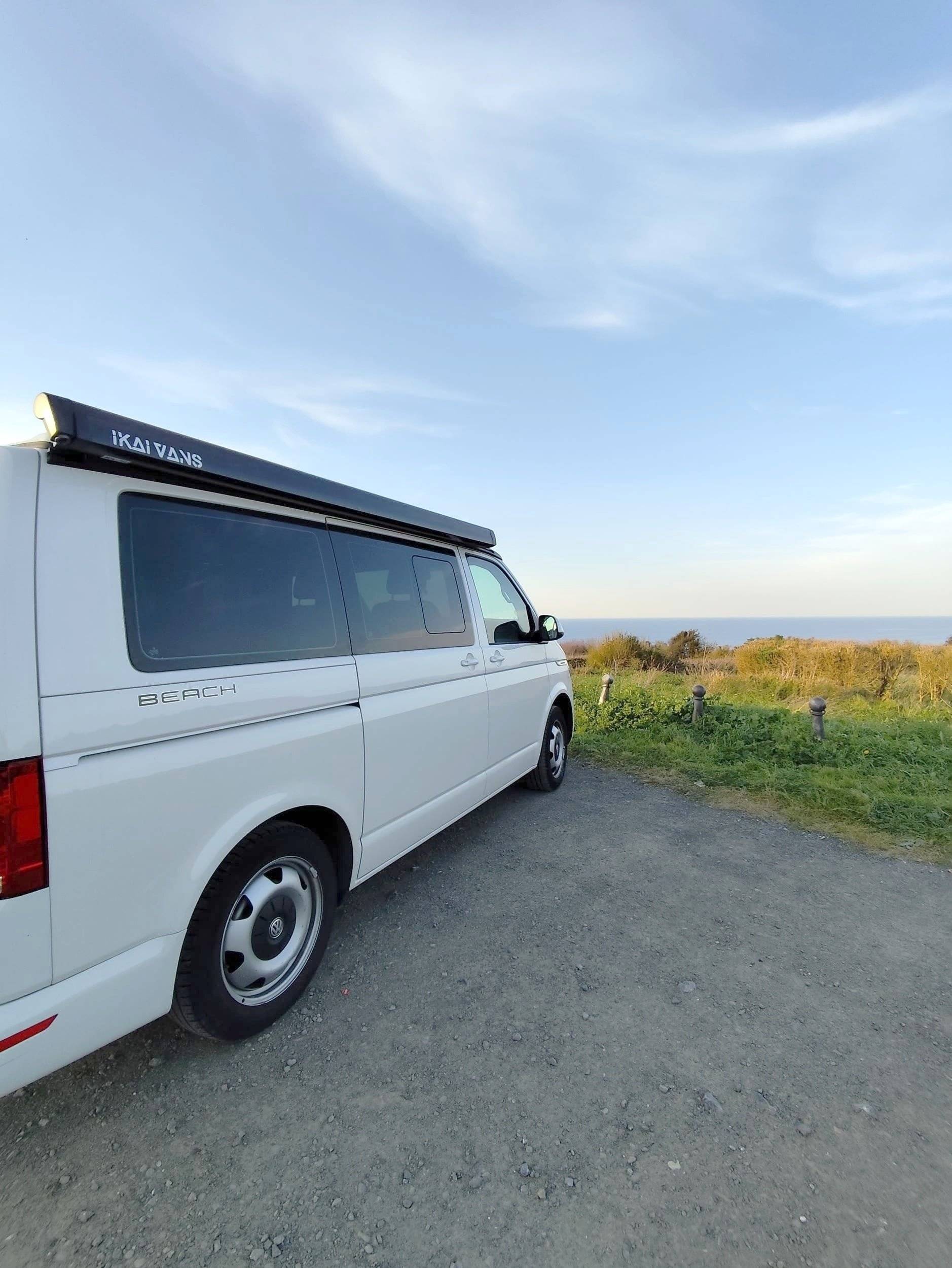 Front view from 3/4 Volkswagen California Beach - Yescapa