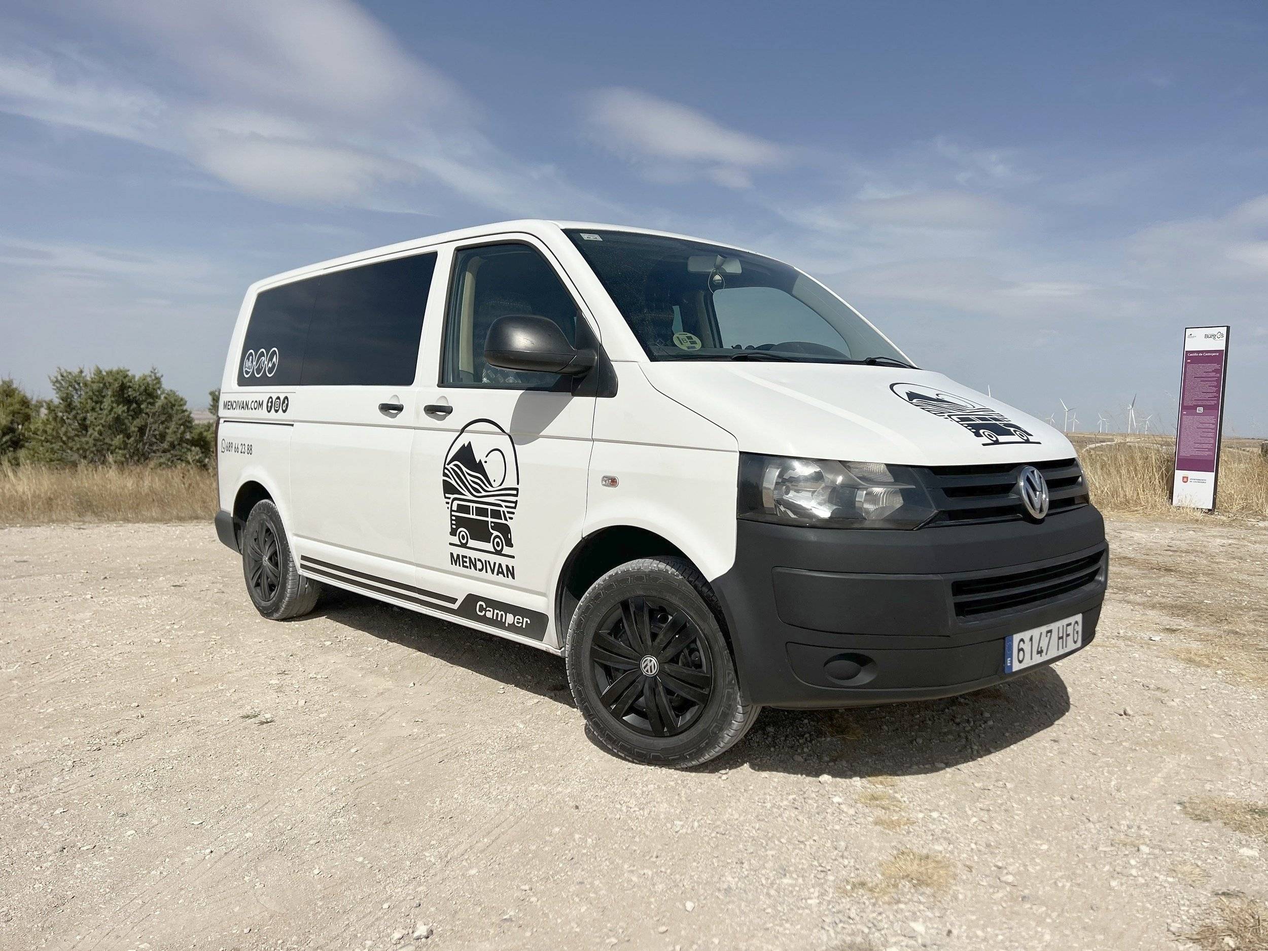 Front view from 3/4 Volkswagen - Yescapa