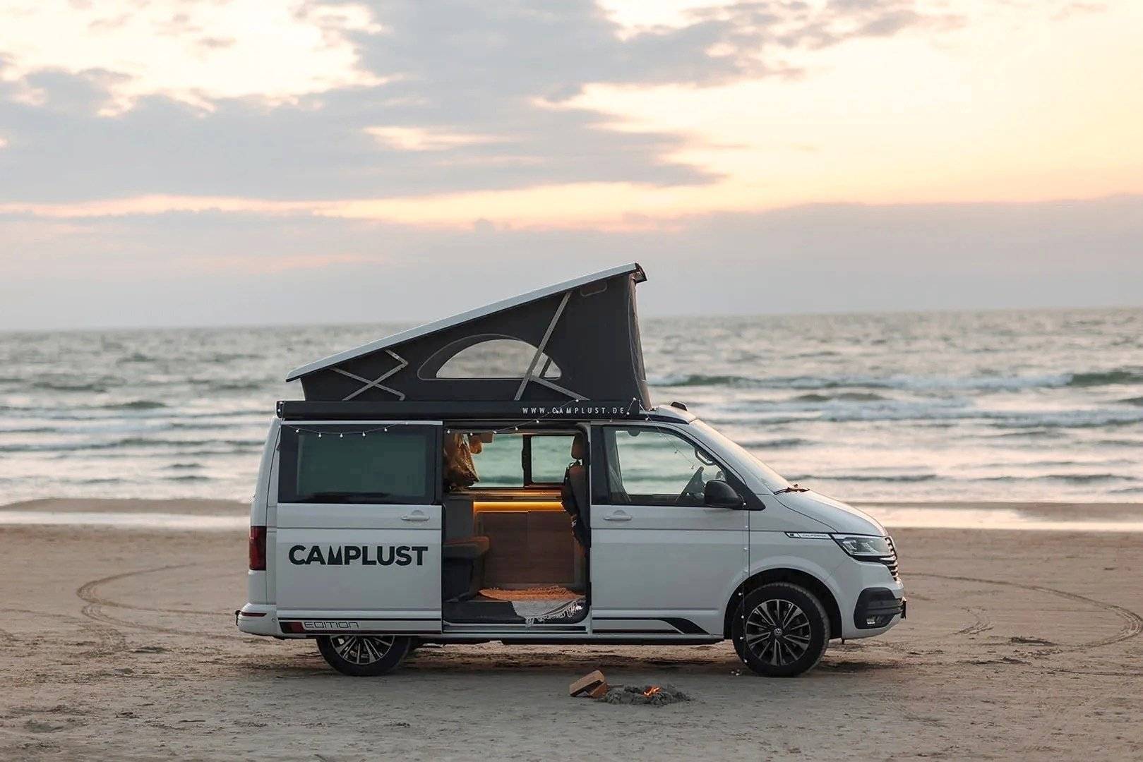 Front view from 3/4 Volkswagen California Ocean T6.1 - Yescapa