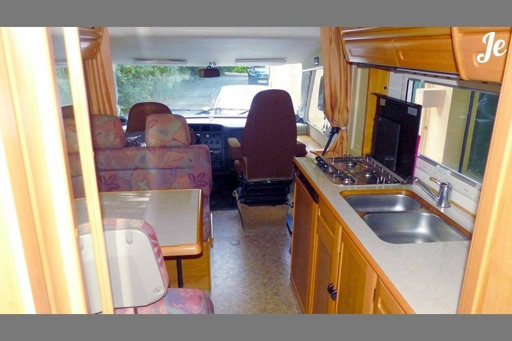 Dining Area Citroën jumper 2.5 TD - Yescapa