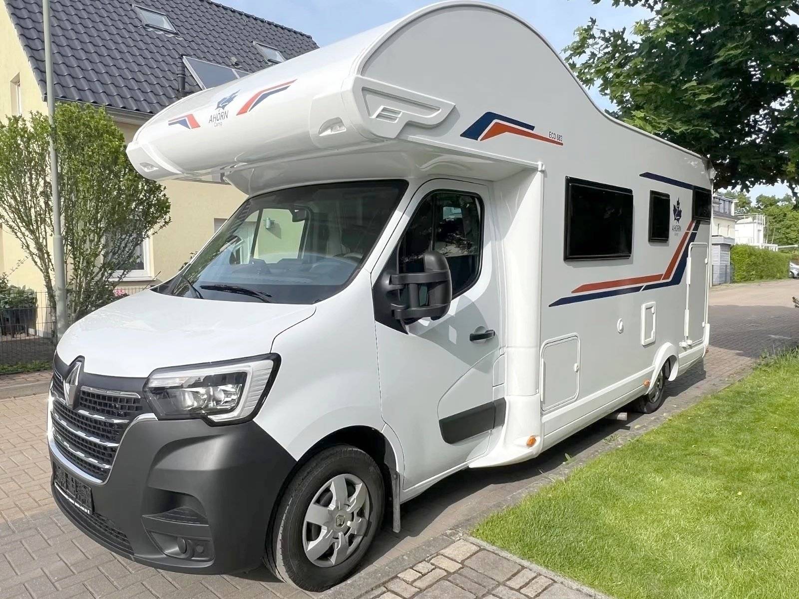 Vue avant de 3/4 Renault Renault Master III - Yescapa