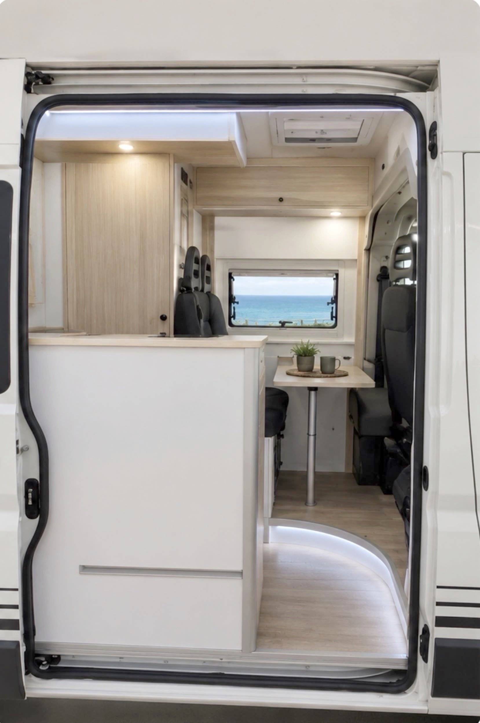 Coin repas Citroën Jumper 2,0 l 130 ch - Yescapa