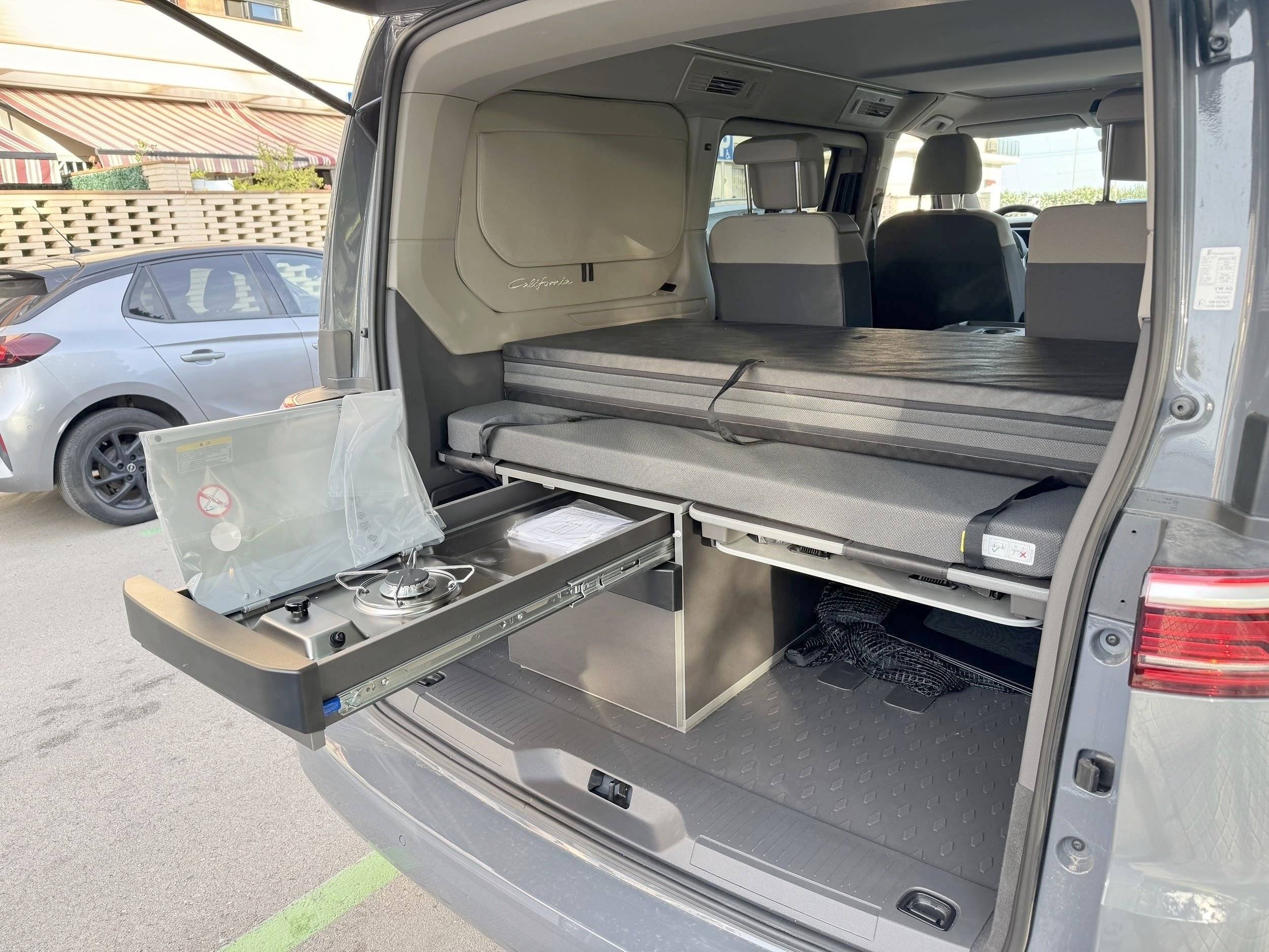 Angolo cucina Volkswagen CALIFORNIA beach camper TDI 150 DSG - Yescapa