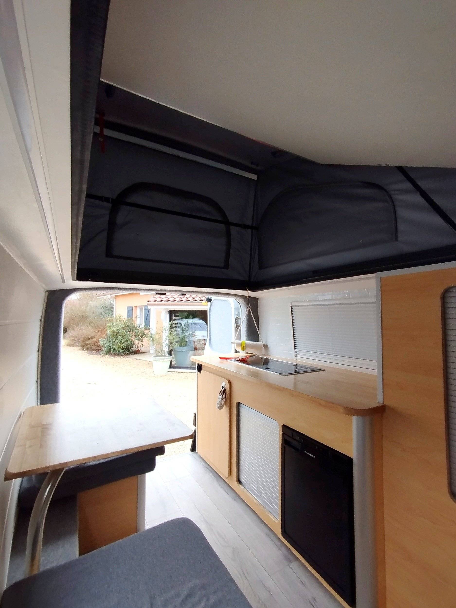 Dining Area Renault - Yescapa