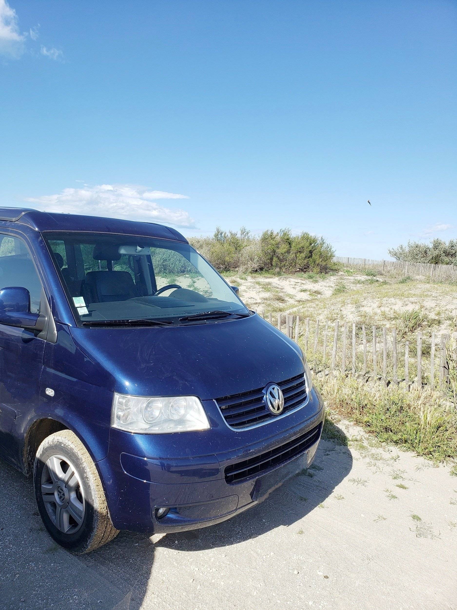 Vue avant de 3/4 Volkswagen Volkswagen T5 Multivan 4motion HIGHLINE 174ch - Yescapa