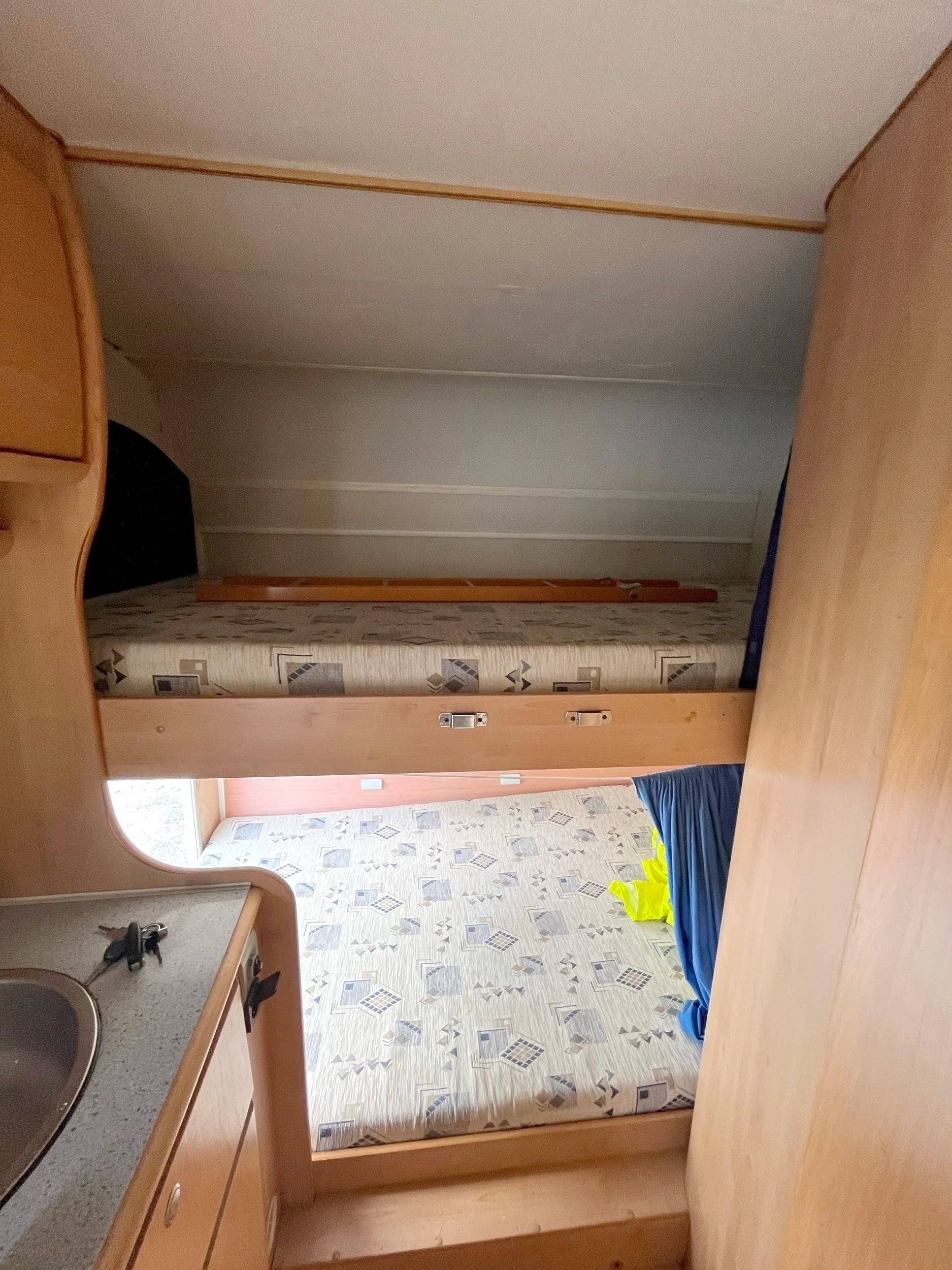 Berth Fiat Ducato 2.8 JTD - Yescapa