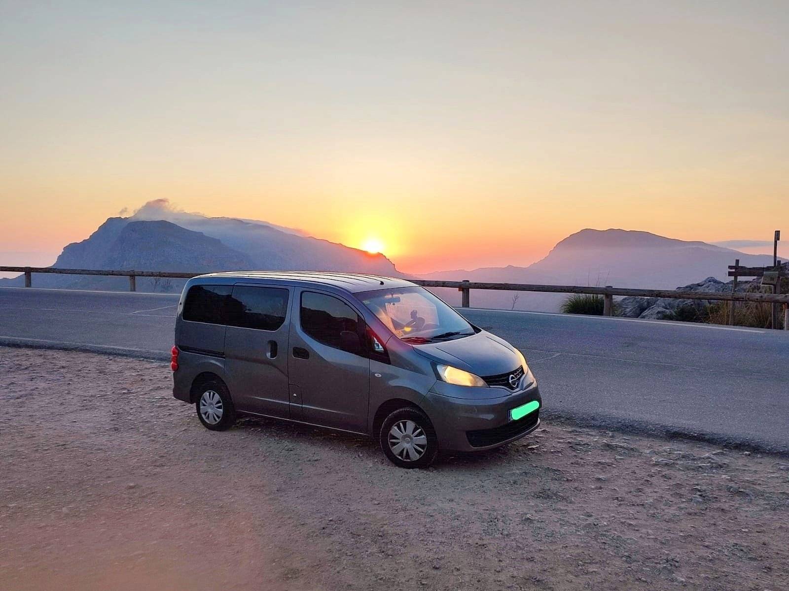 Vue avant de 3/4 Nissan - Yescapa