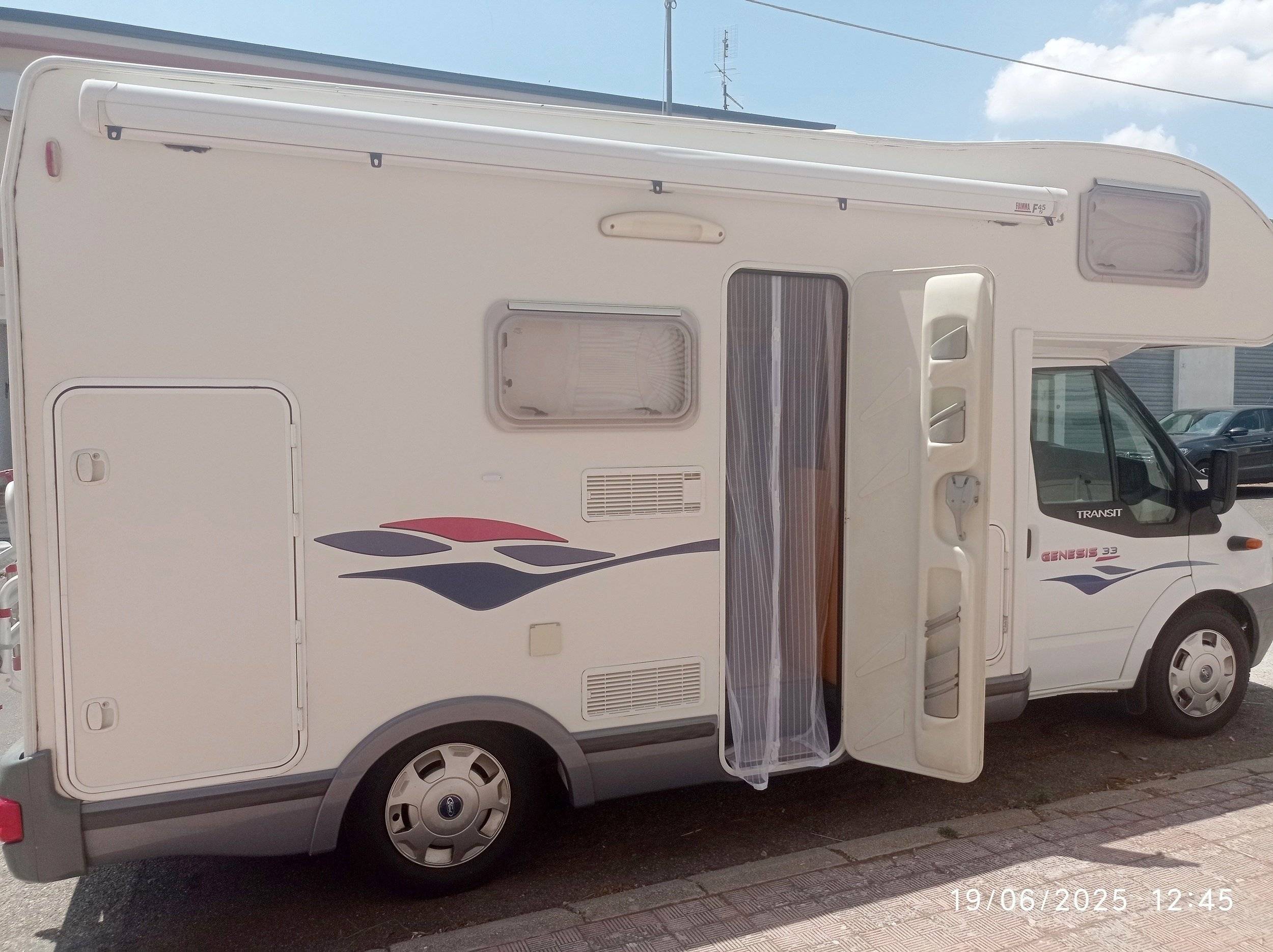 Genesis 33 FORD TRANSIT