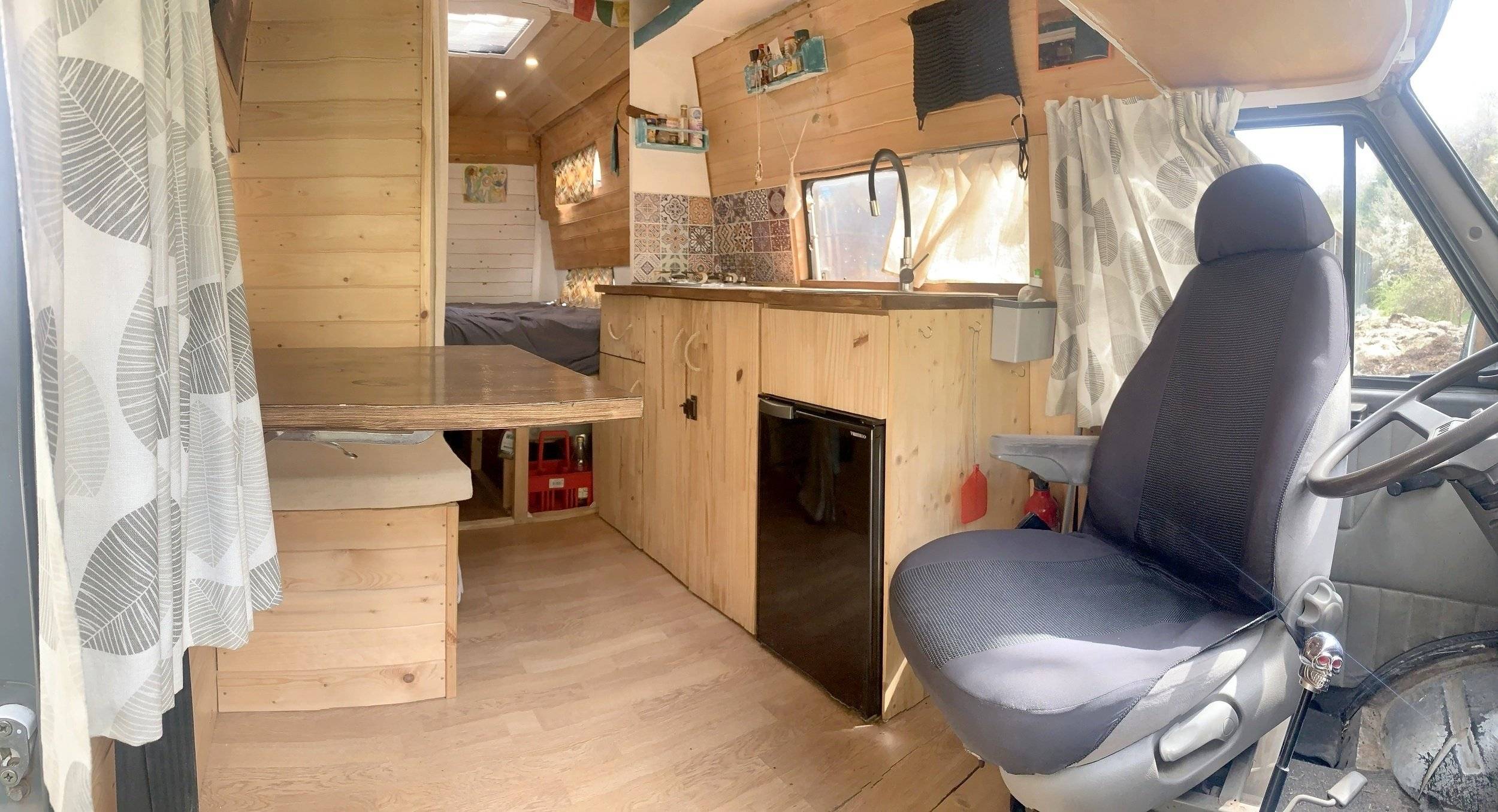 Dinette Iveco Daily 35.10 - Yescapa