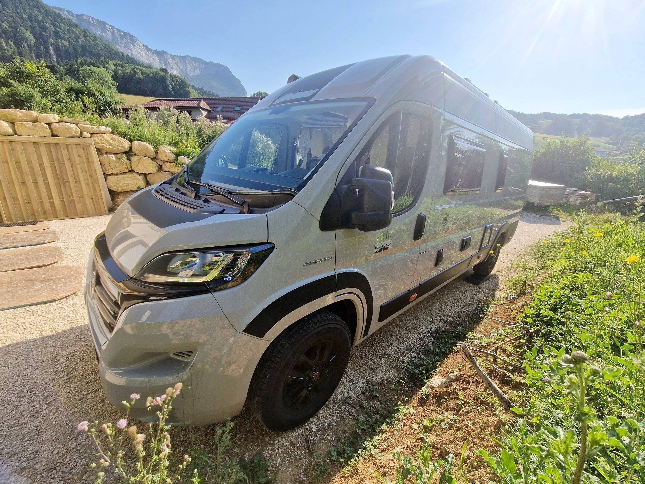 Challenger V210 road edition