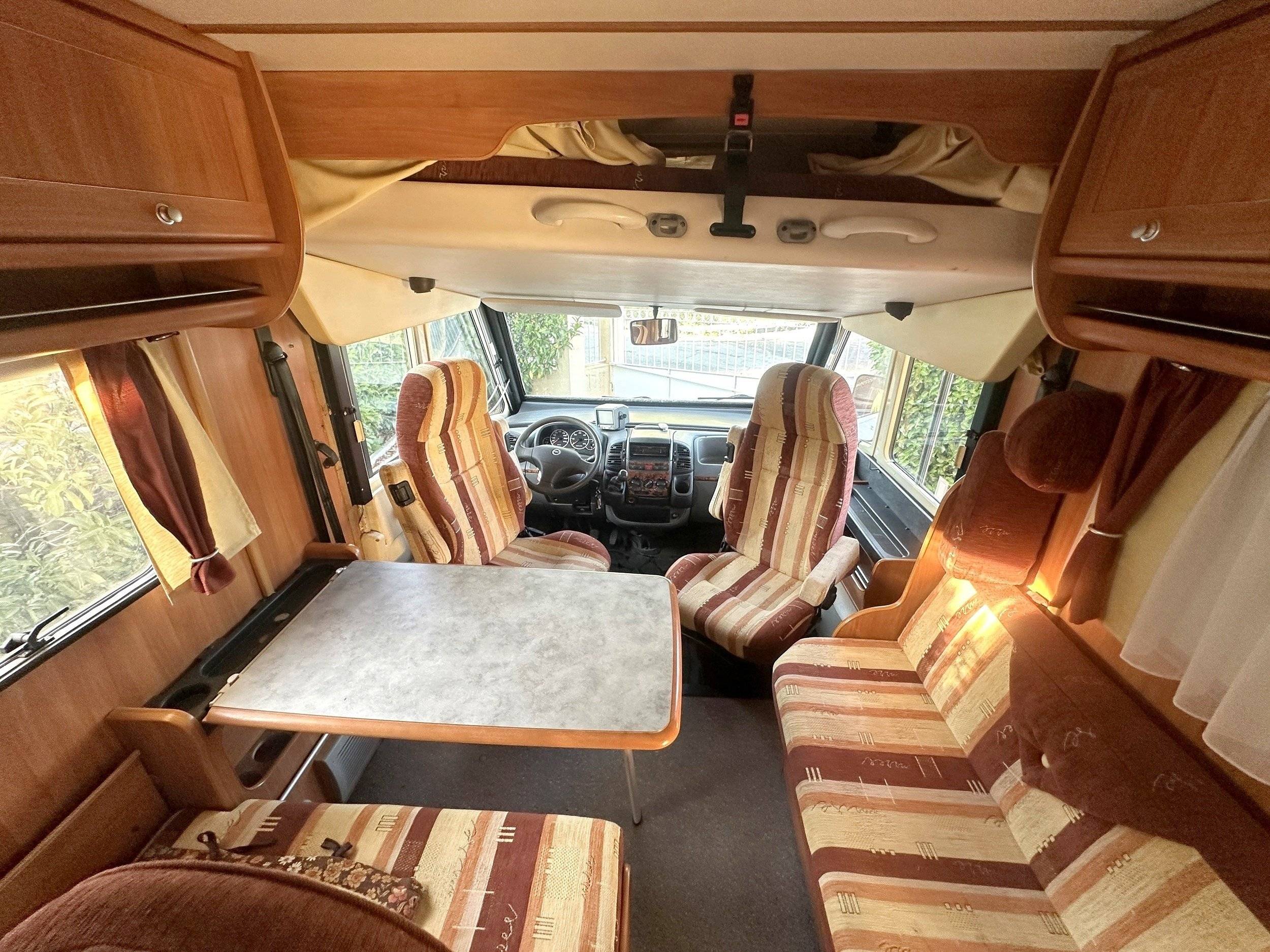 Dining Area Fiat - Yescapa