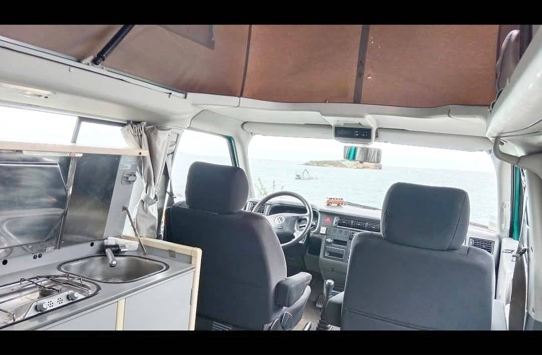 Couchages Volkswagen Transporter T4 2.5 TDI 102 Cv - Yescapa
