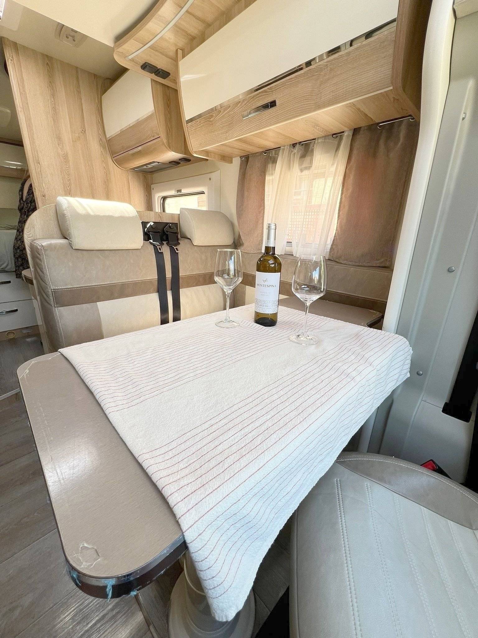 Coin repas Citroën Jumper 2,0 l 163 ch - Yescapa