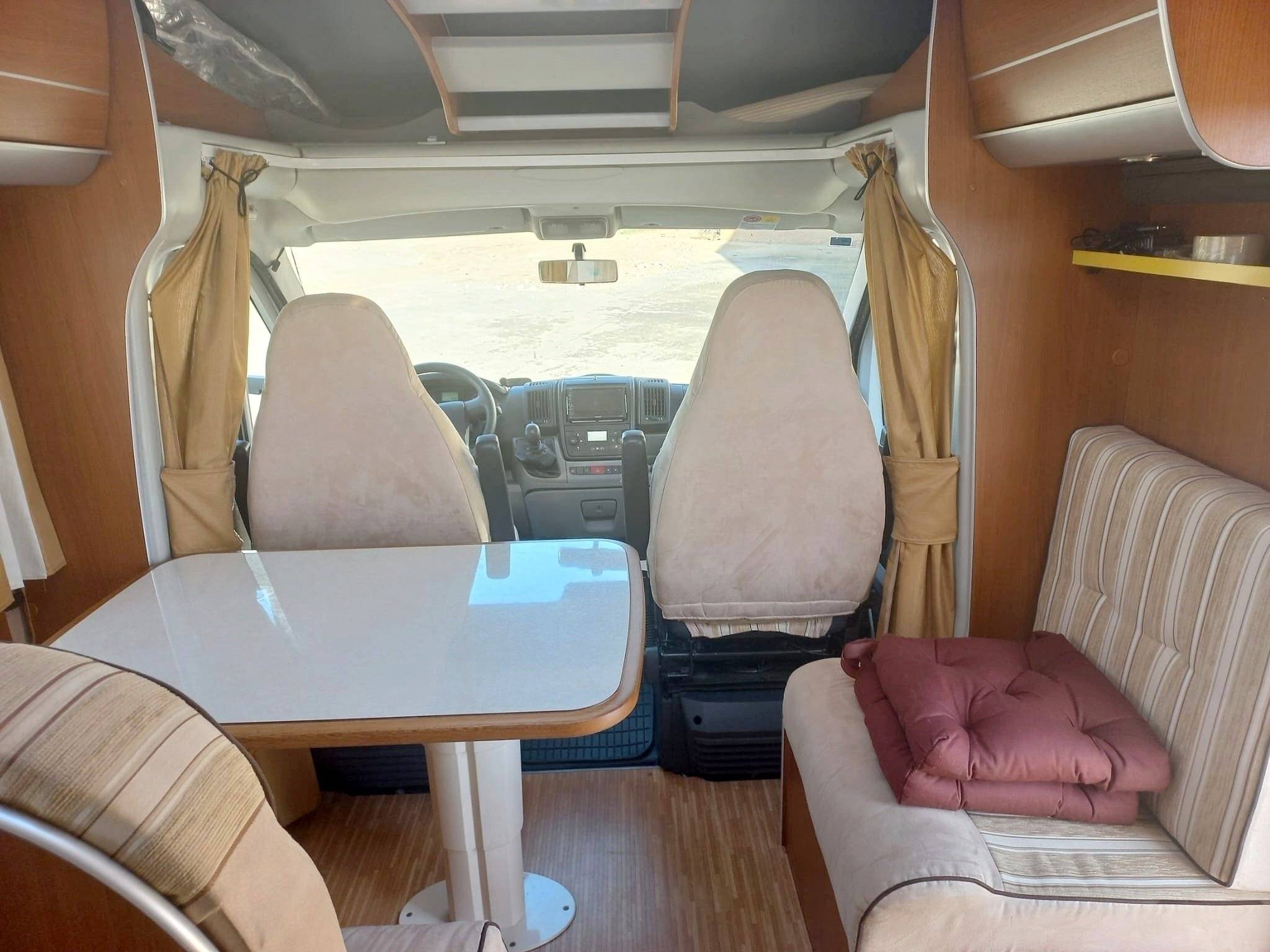 Eethoek Fiat 2,3 l 130 ch. - Yescapa