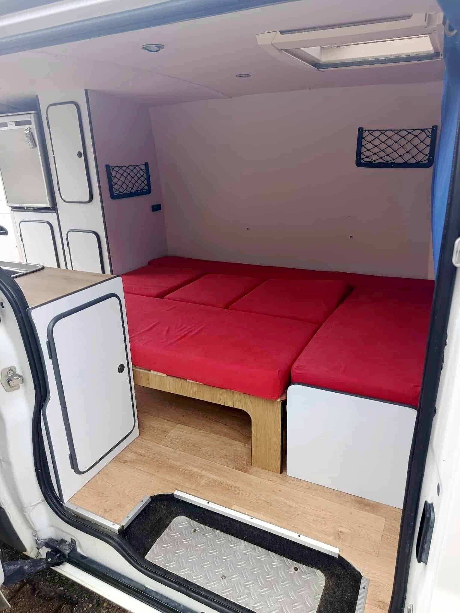 Plazas en cama Renault Renault trafic 2.0 DCI - Yescapa