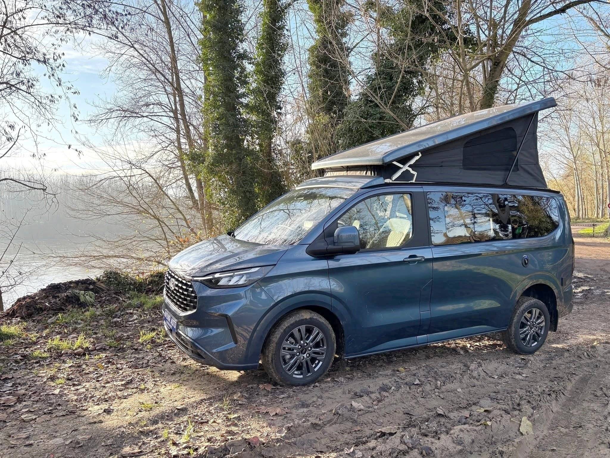 Vista del vehicle angle davanter Ford custom nugget II - Yescapa