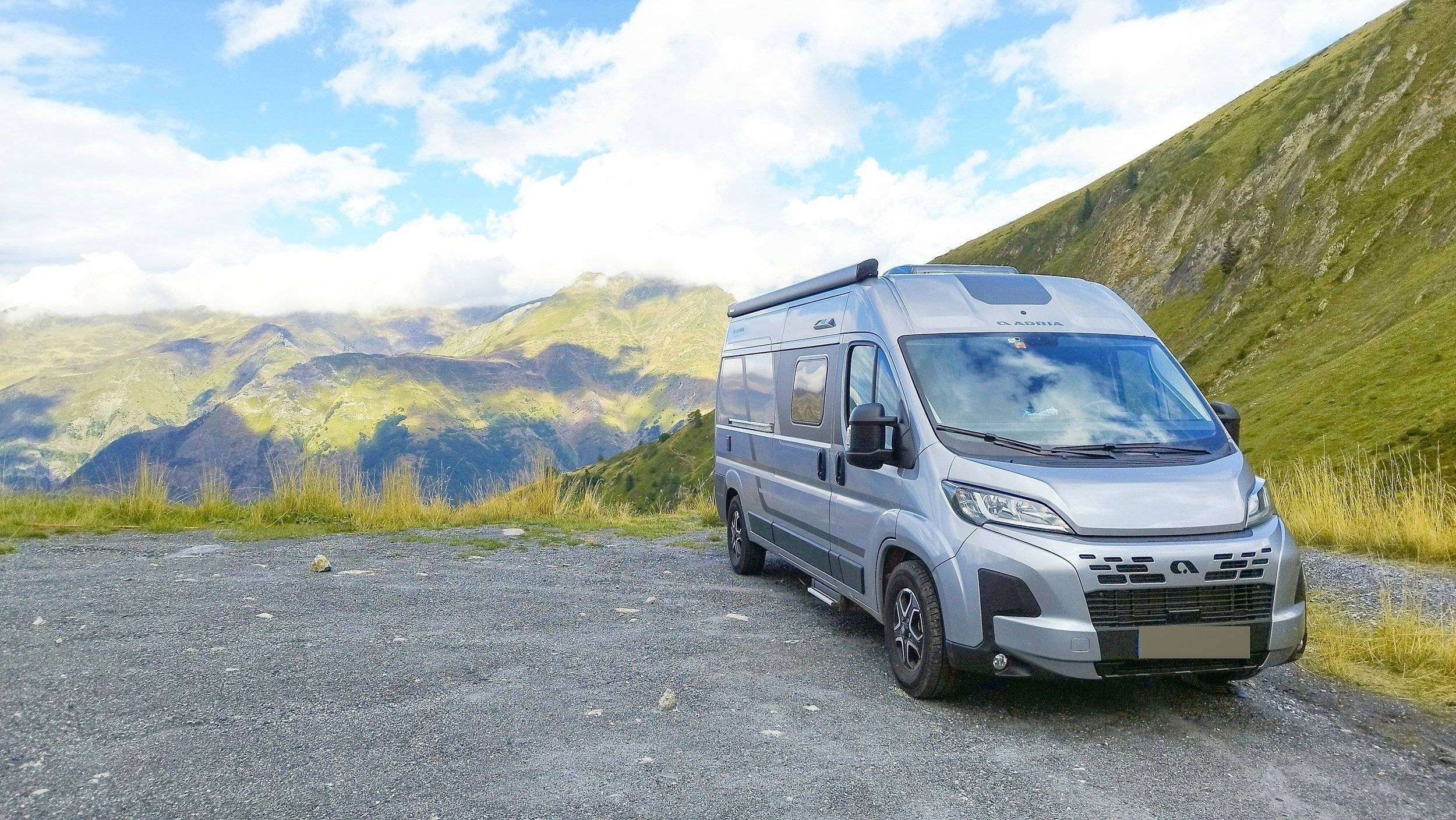 Front view from 3/4 Fiat Ducato 2,2 l Multijet 130 ch. - Yescapa