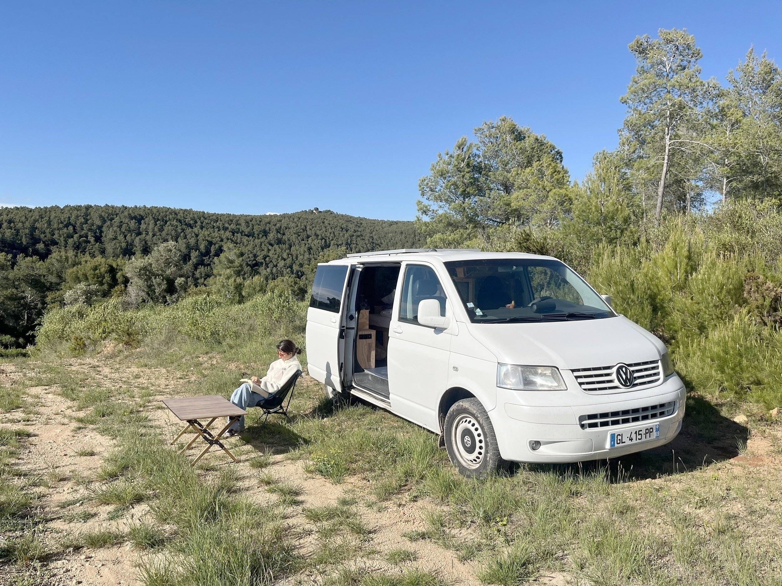 Vista del vehículo ángulo delantero Volkswagen 2,5l TDI 130 ch - Yescapa