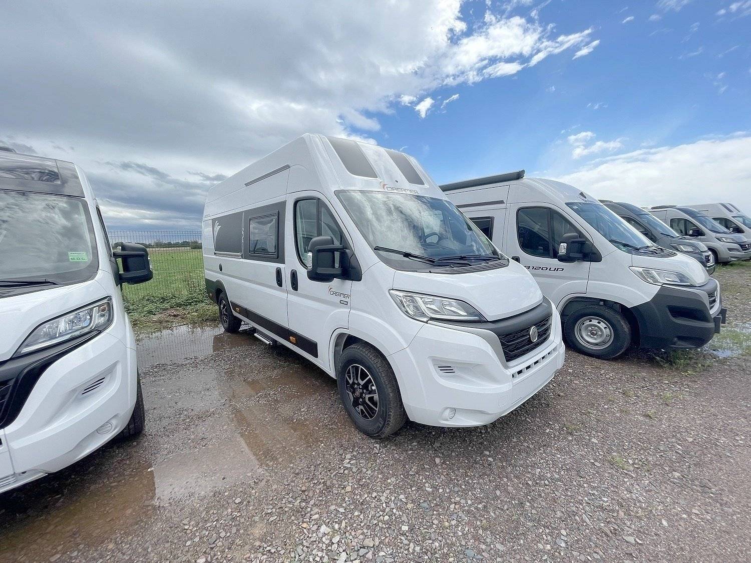 Vista frontale a ¾ Fiat - Yescapa