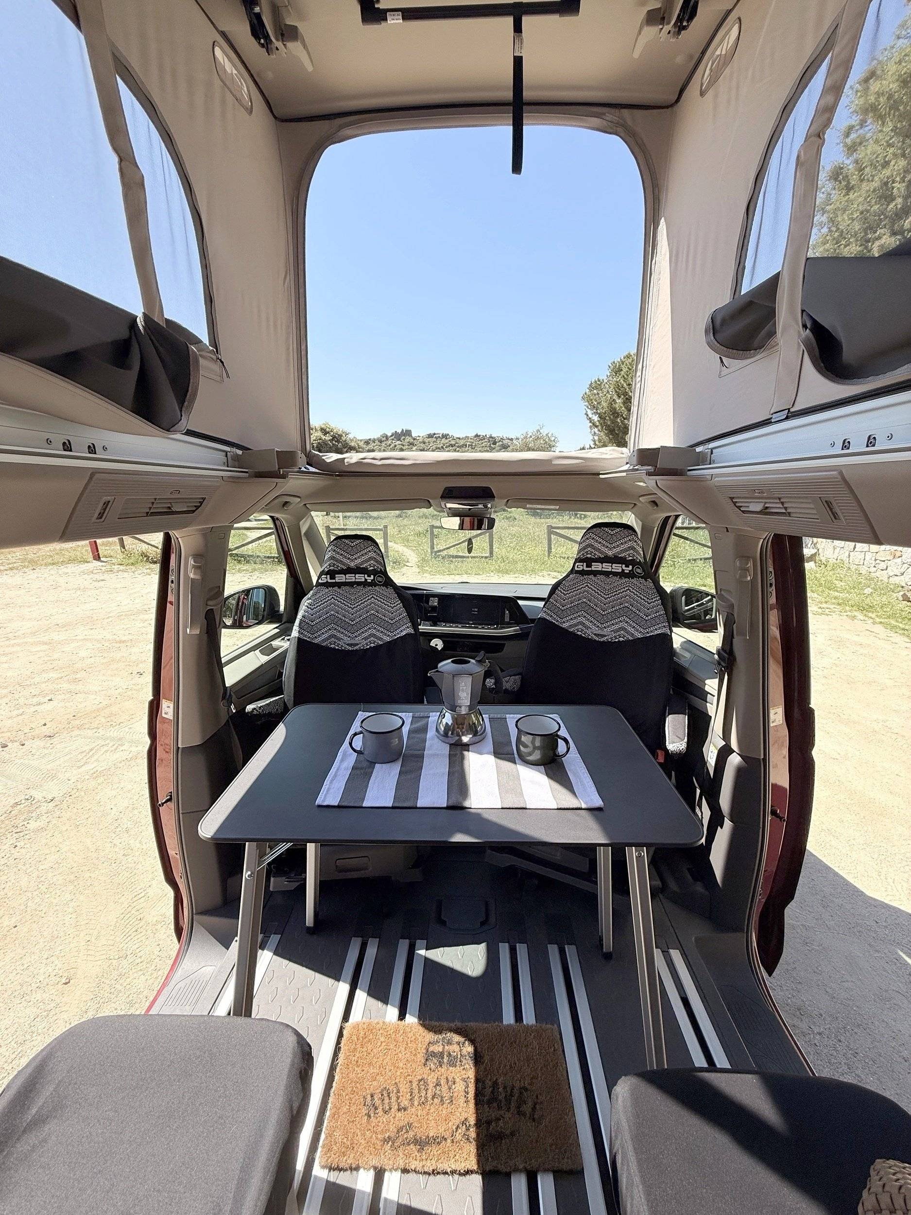Menjador Volkswagen California - Yescapa