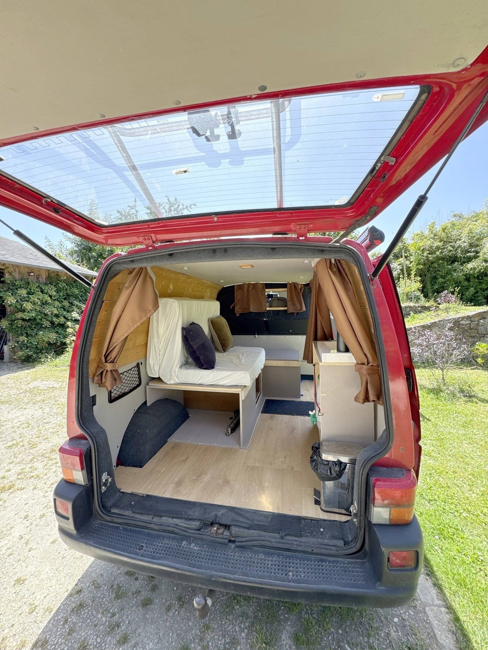 Plazas en cama Volkswagen Transporter T4 - Yescapa