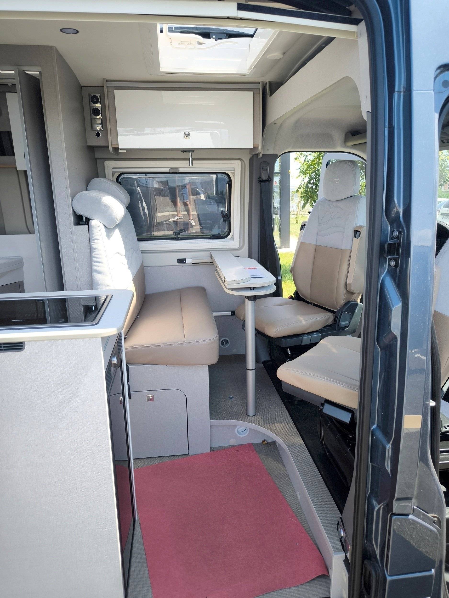 Dining Area Renault Renault master 2,3l 145 cv - Yescapa