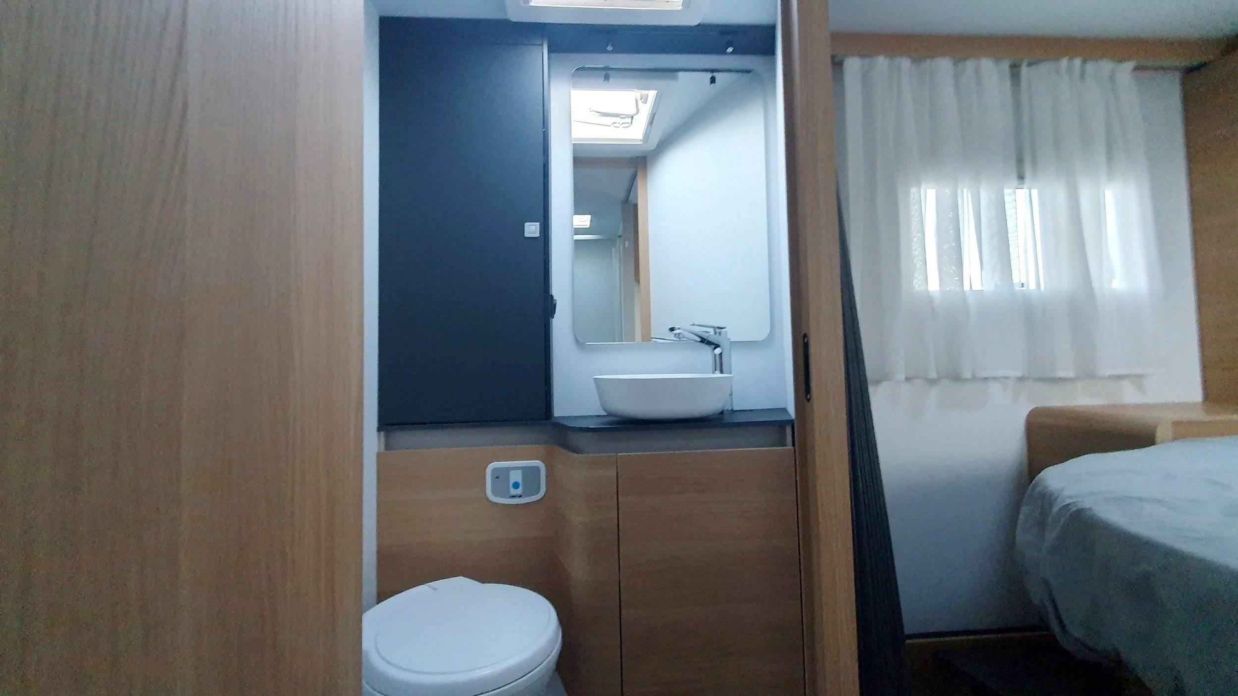 Adria MATRIX AXESS 670SC