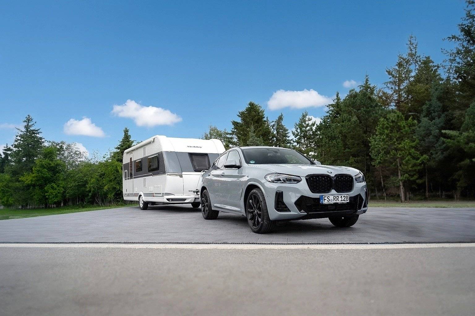 Vista frontale a ¾ BMW X4 xDrive30d (Diesel) - Yescapa