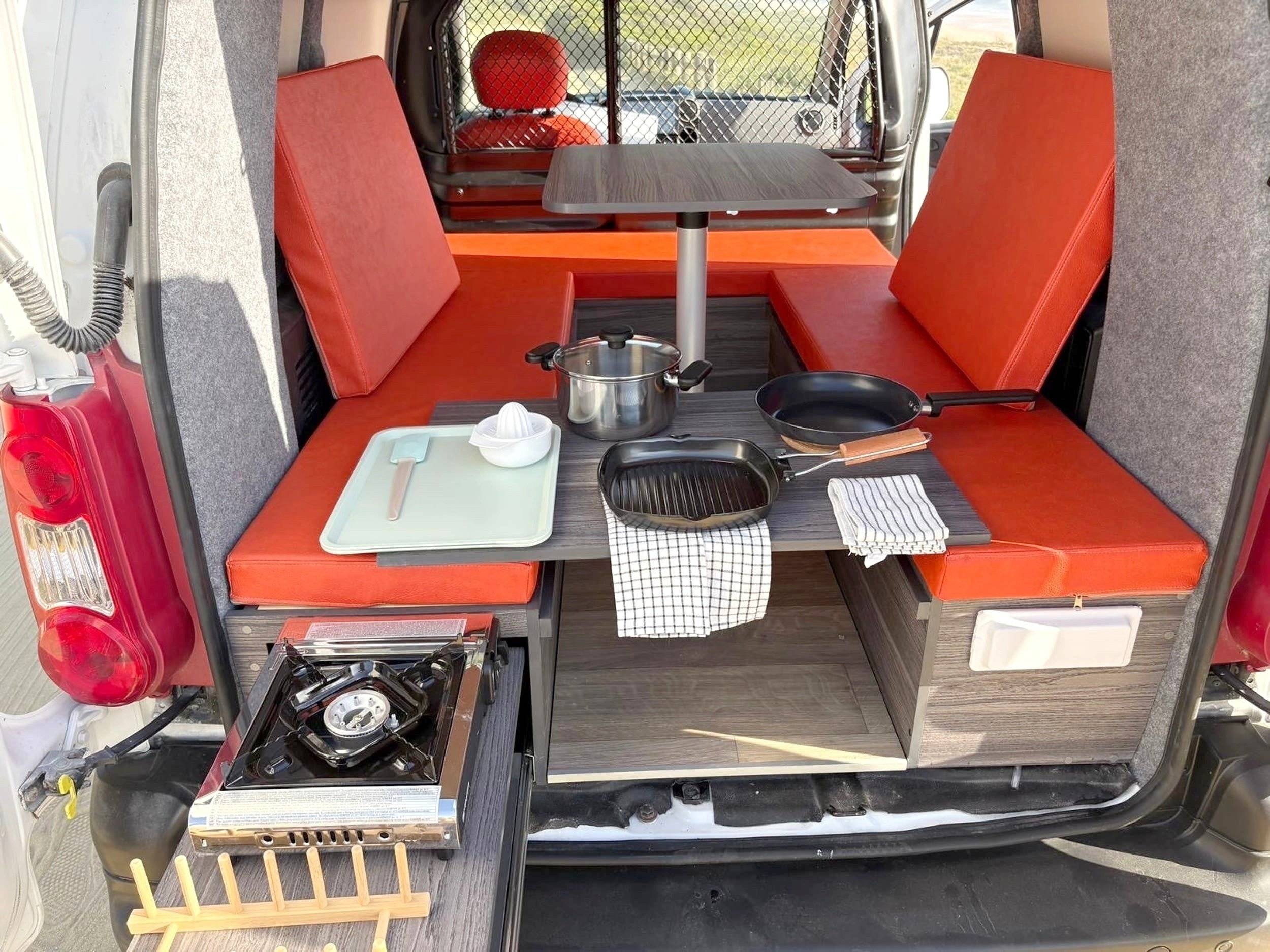 Front view from 3/4 Citroën Berlingo - Yescapa