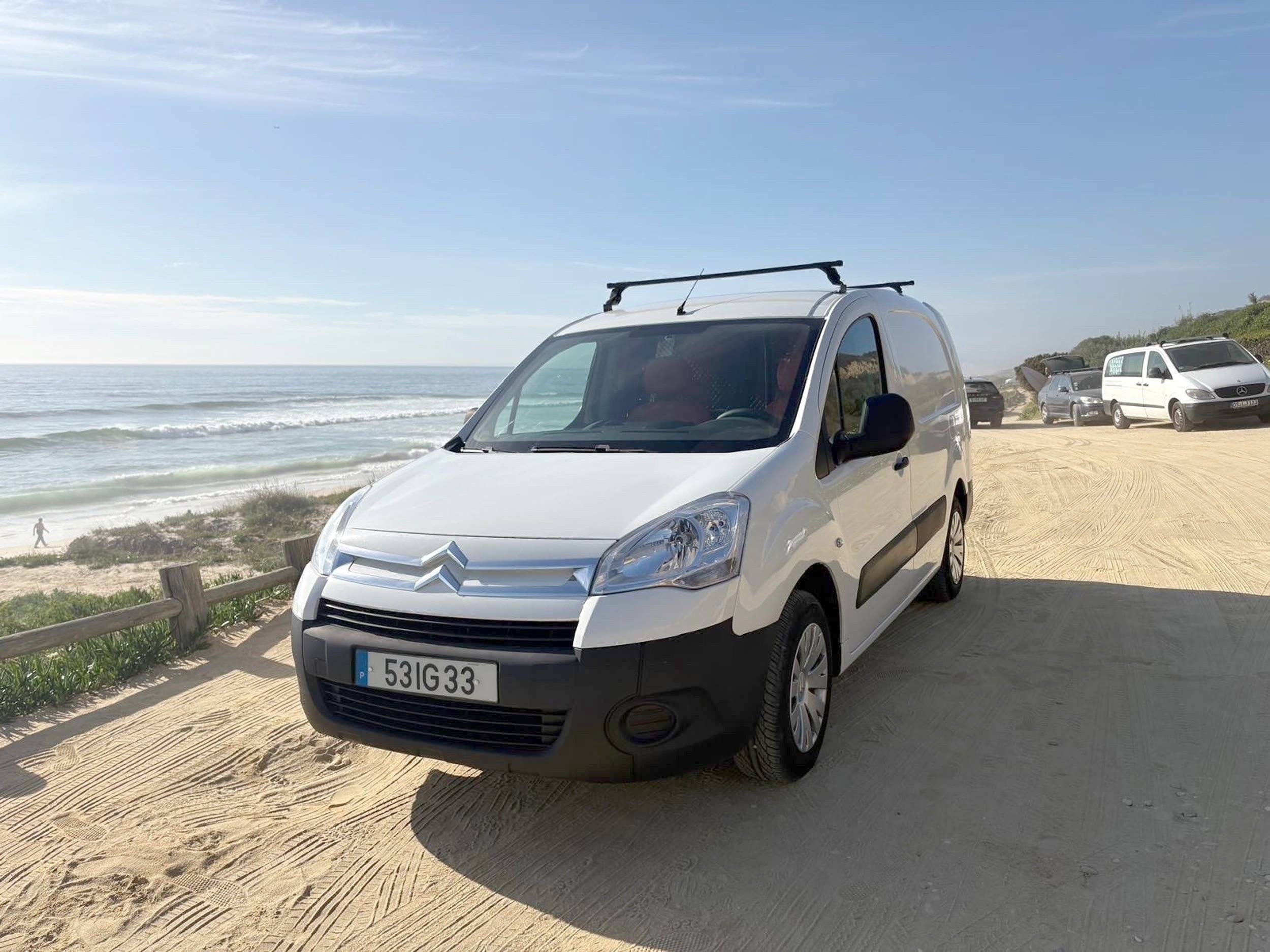 Front view from 3/4 Citroën Berlingo - Yescapa