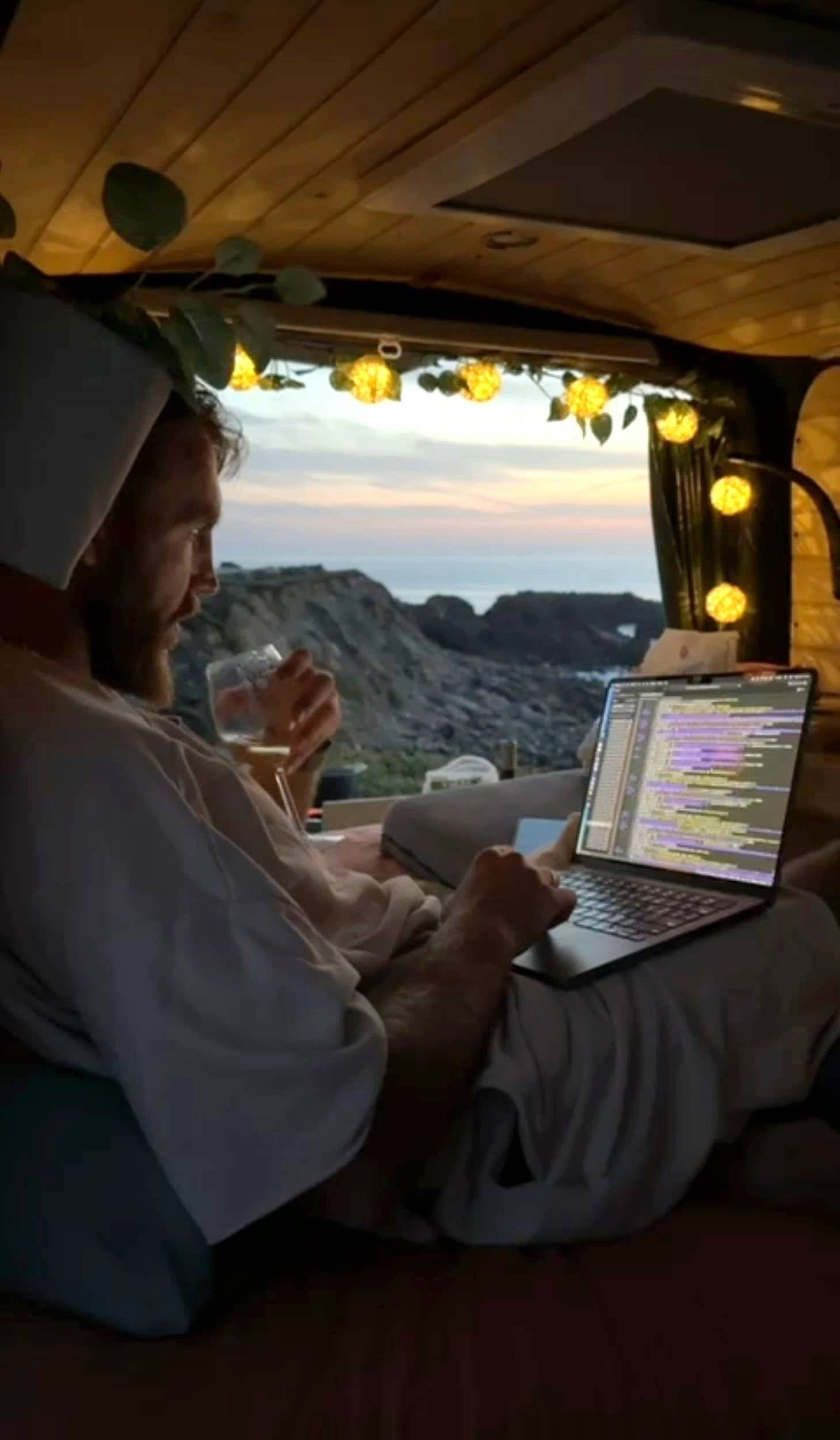 Dinette Volkswagen T5.1 TDI 140 - Yescapa