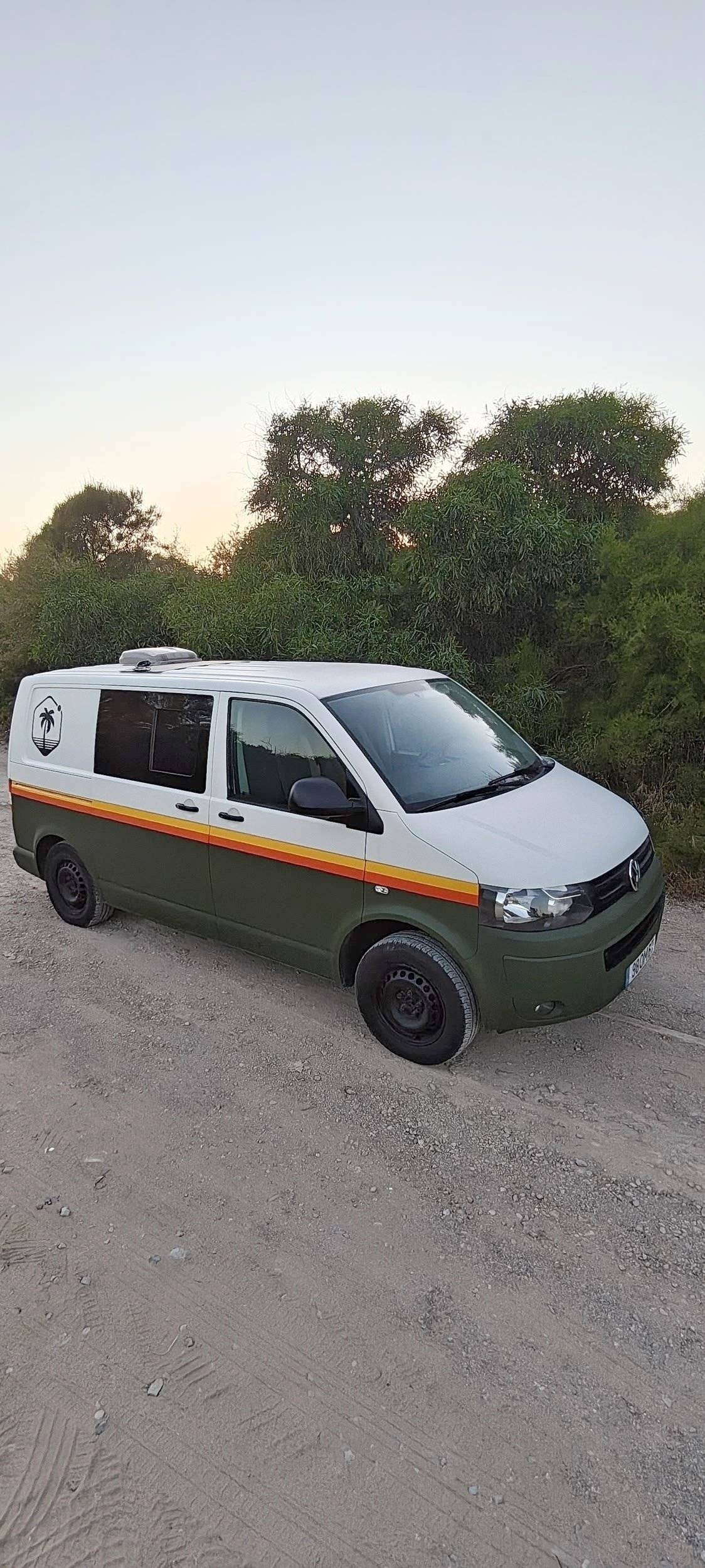 Dinette Volkswagen T5.1 TDI 140 - Yescapa