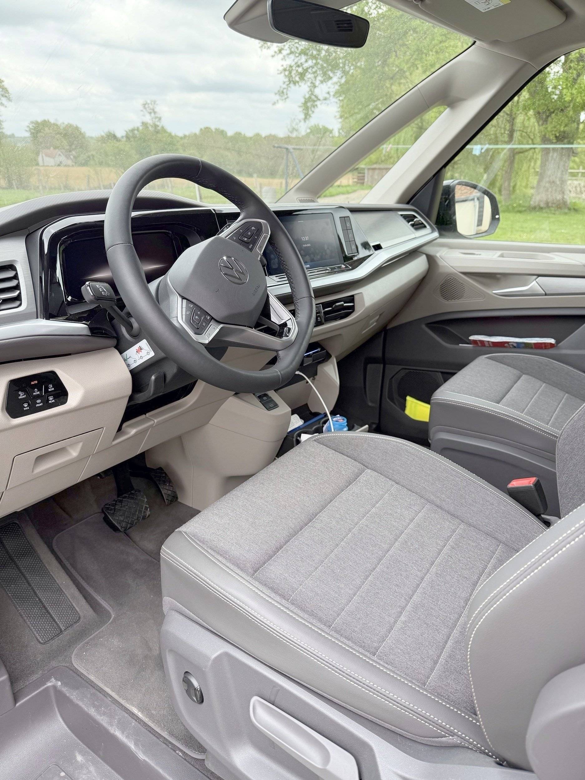 Driver's compartment Volkswagen California - Yescapa