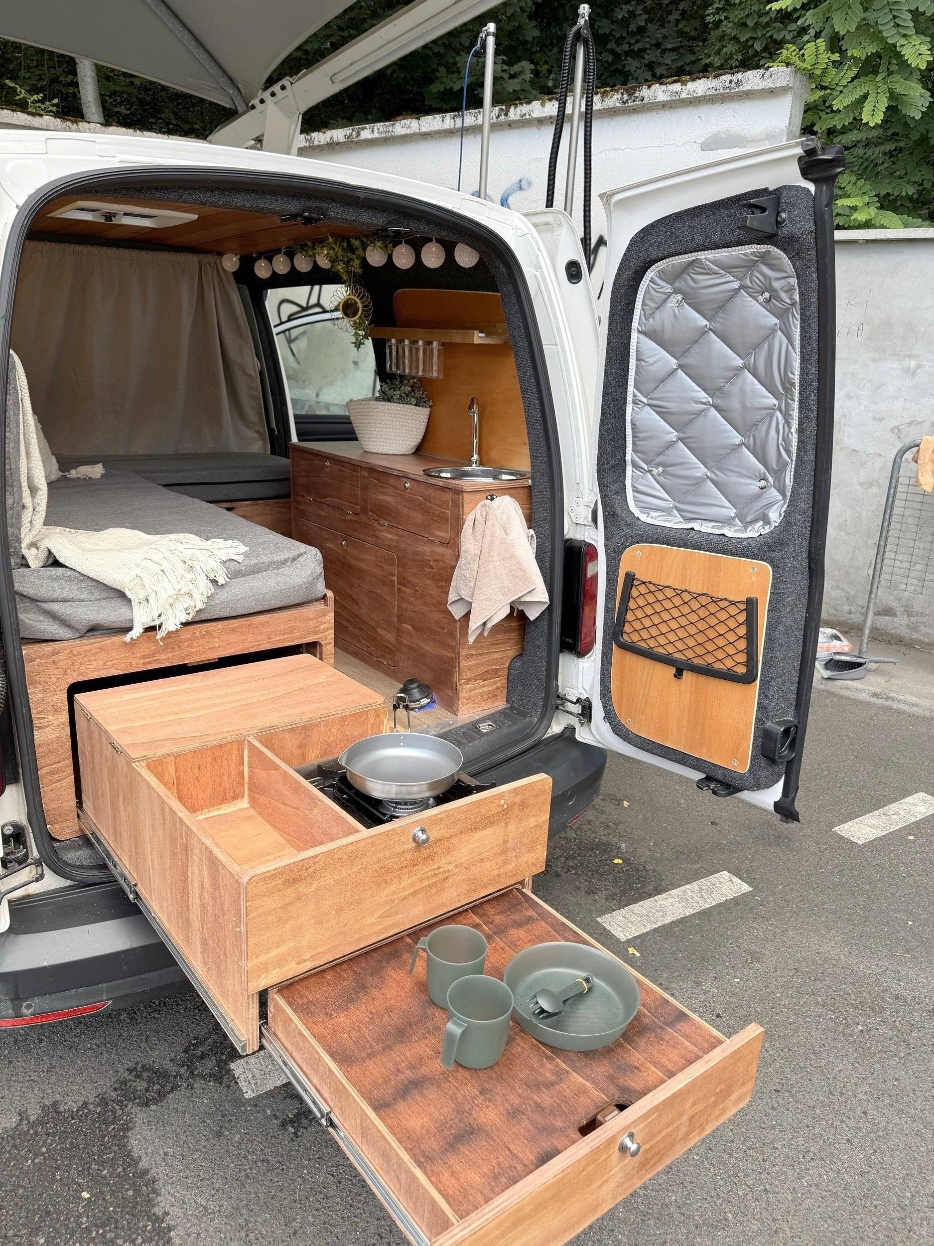 Dinette Volkswagen Caddy 2,0 l 102 ch - Yescapa