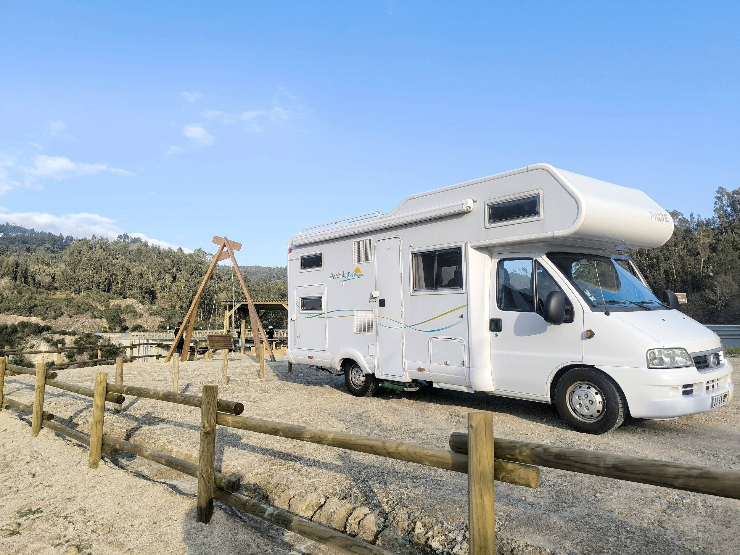 schräge Vorderansicht Fiat FIAT DUCATO - Yescapa