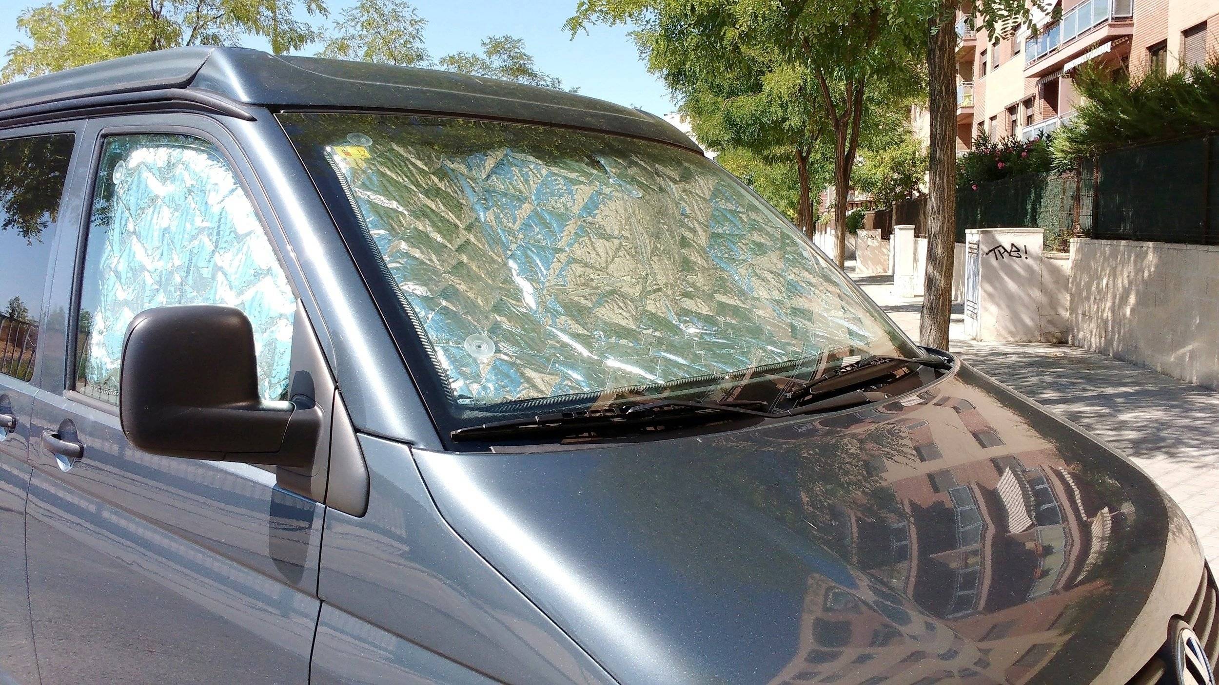 Vue avant de 3/4 Volkswagen Volkswagen T5 Multivan - Yescapa