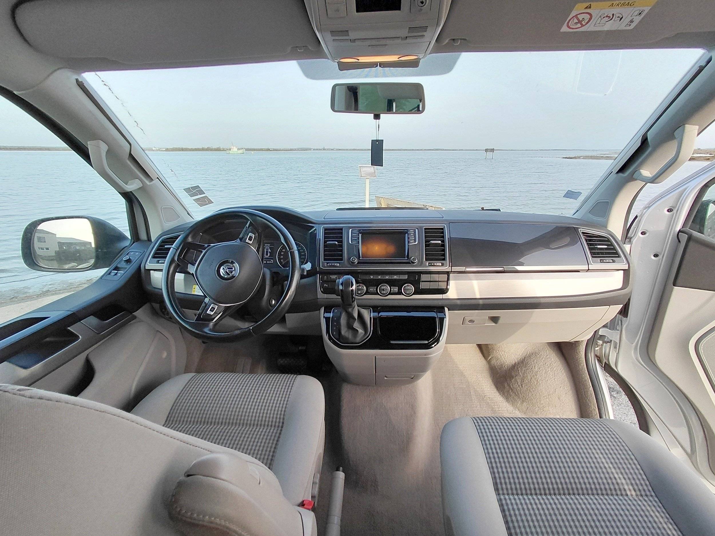 Driver's compartment Volkswagen - Yescapa