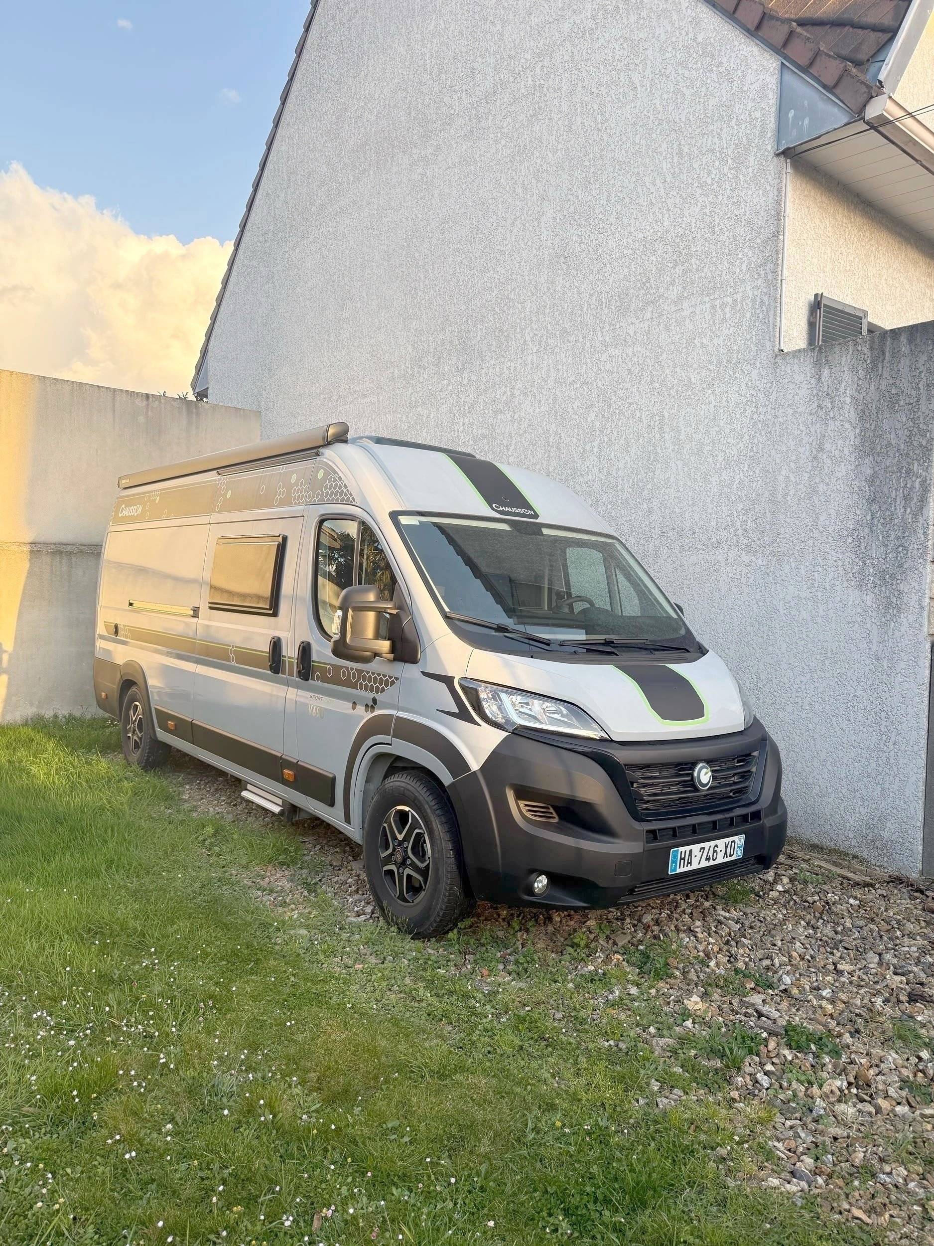 Chausson V690
