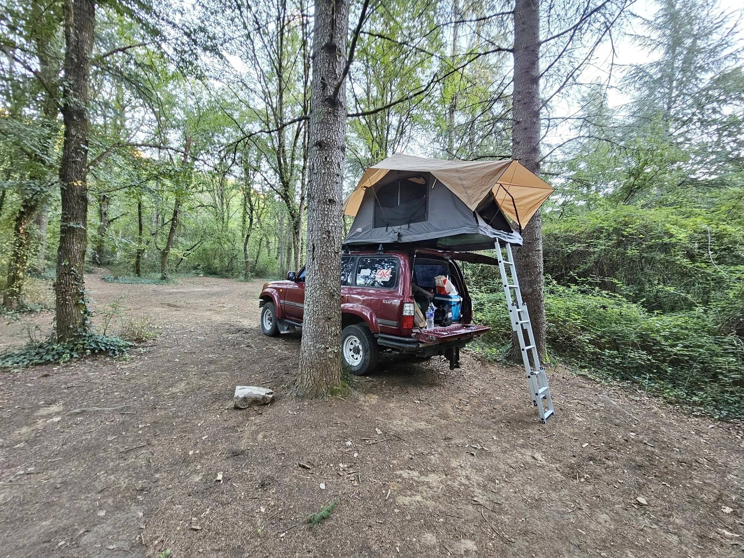 Rear view Toyota Land Cruiser - Yescapa