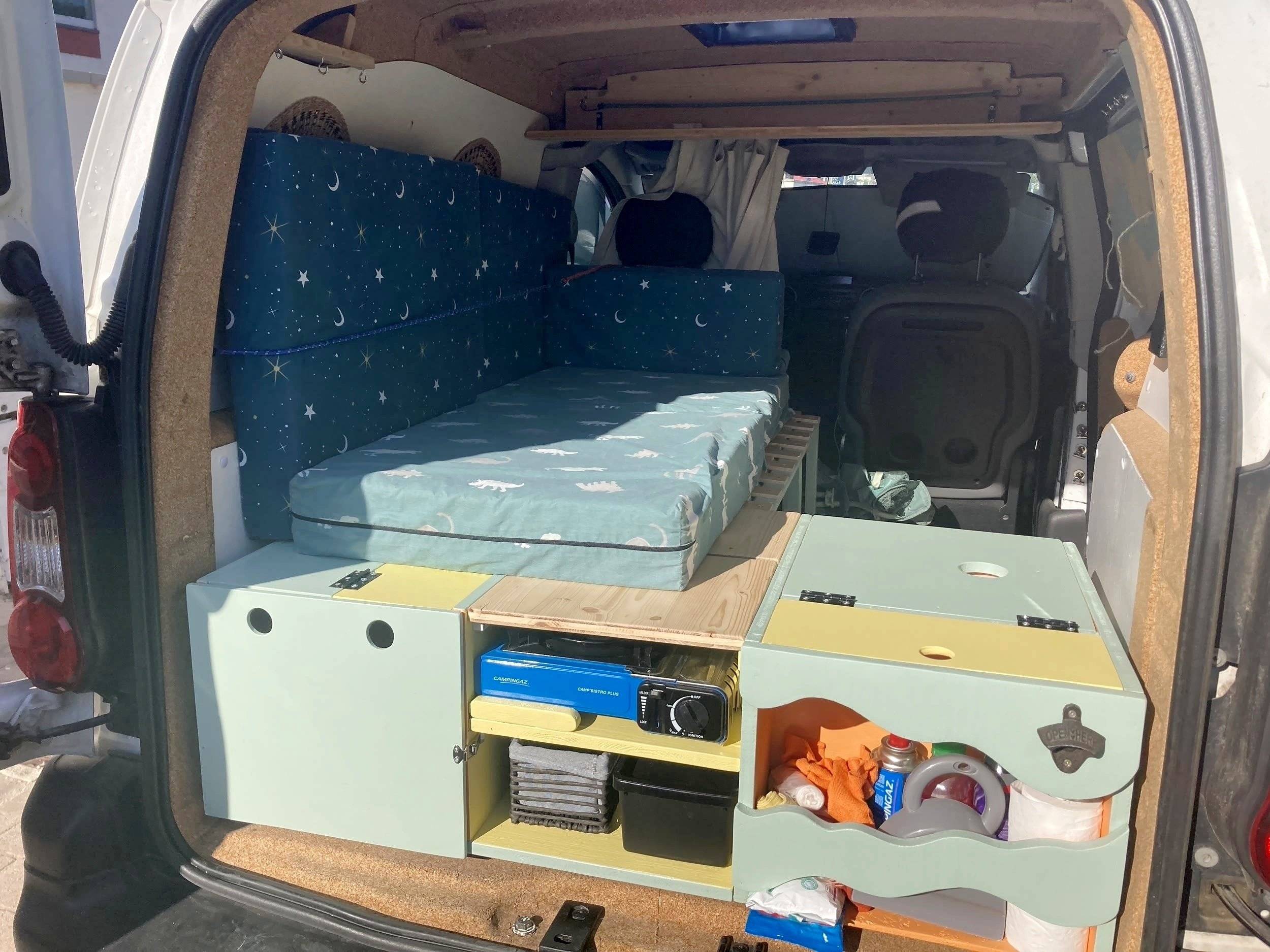 Plazas en cama Citroën Berlingo - Yescapa